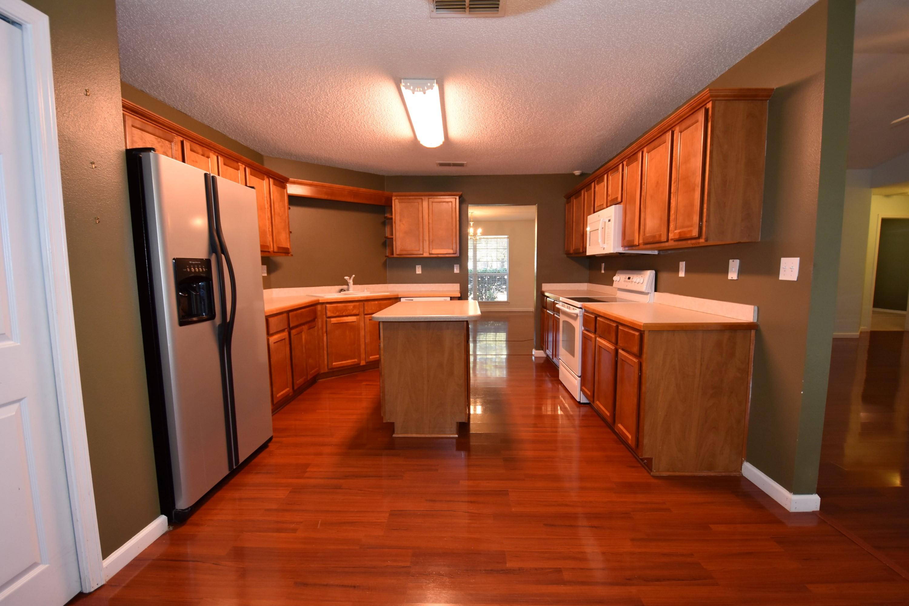 COUNTRYWOOD EST - Residential