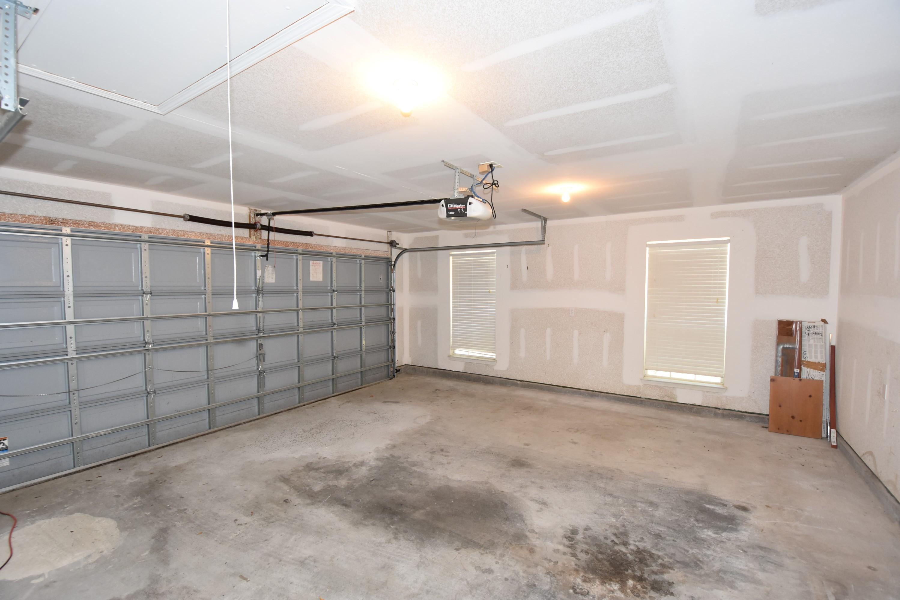 COUNTRYWOOD EST - Residential