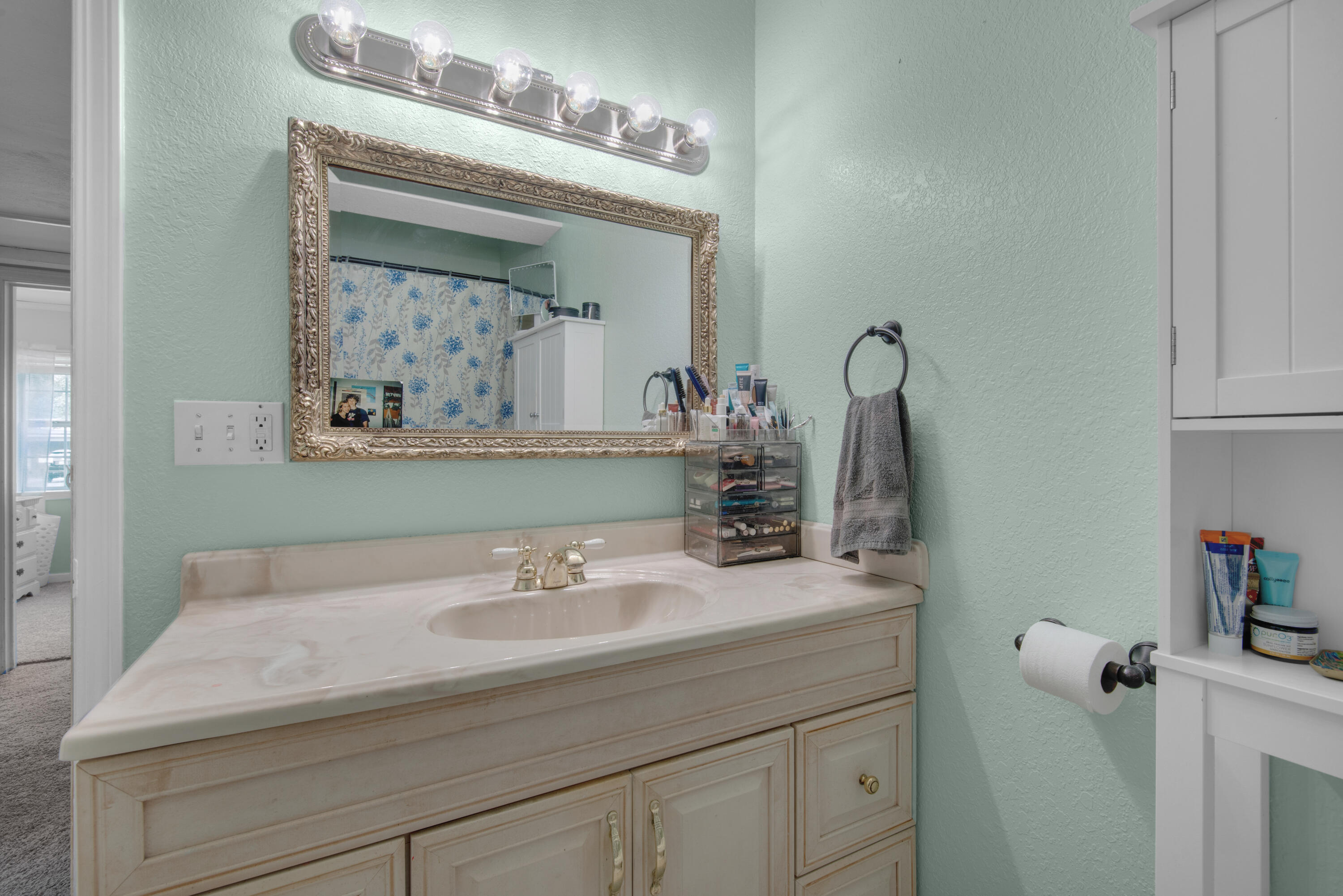 ELLIOTTS POINT 4TH ADDN - Residential