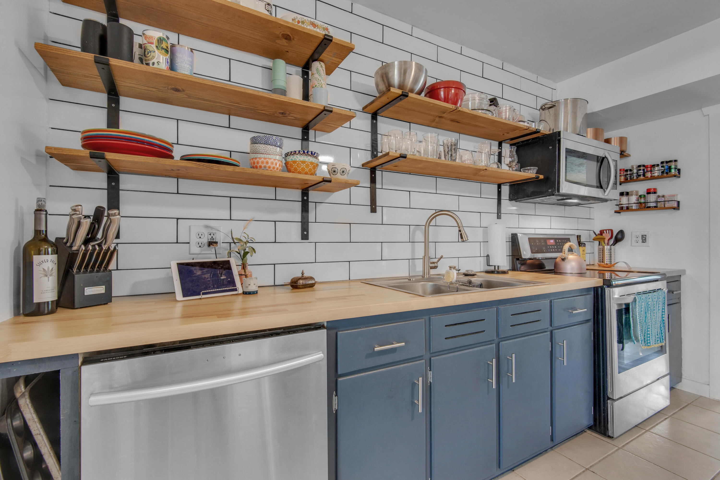 ELLIOTTS POINT 4TH ADDN - Residential