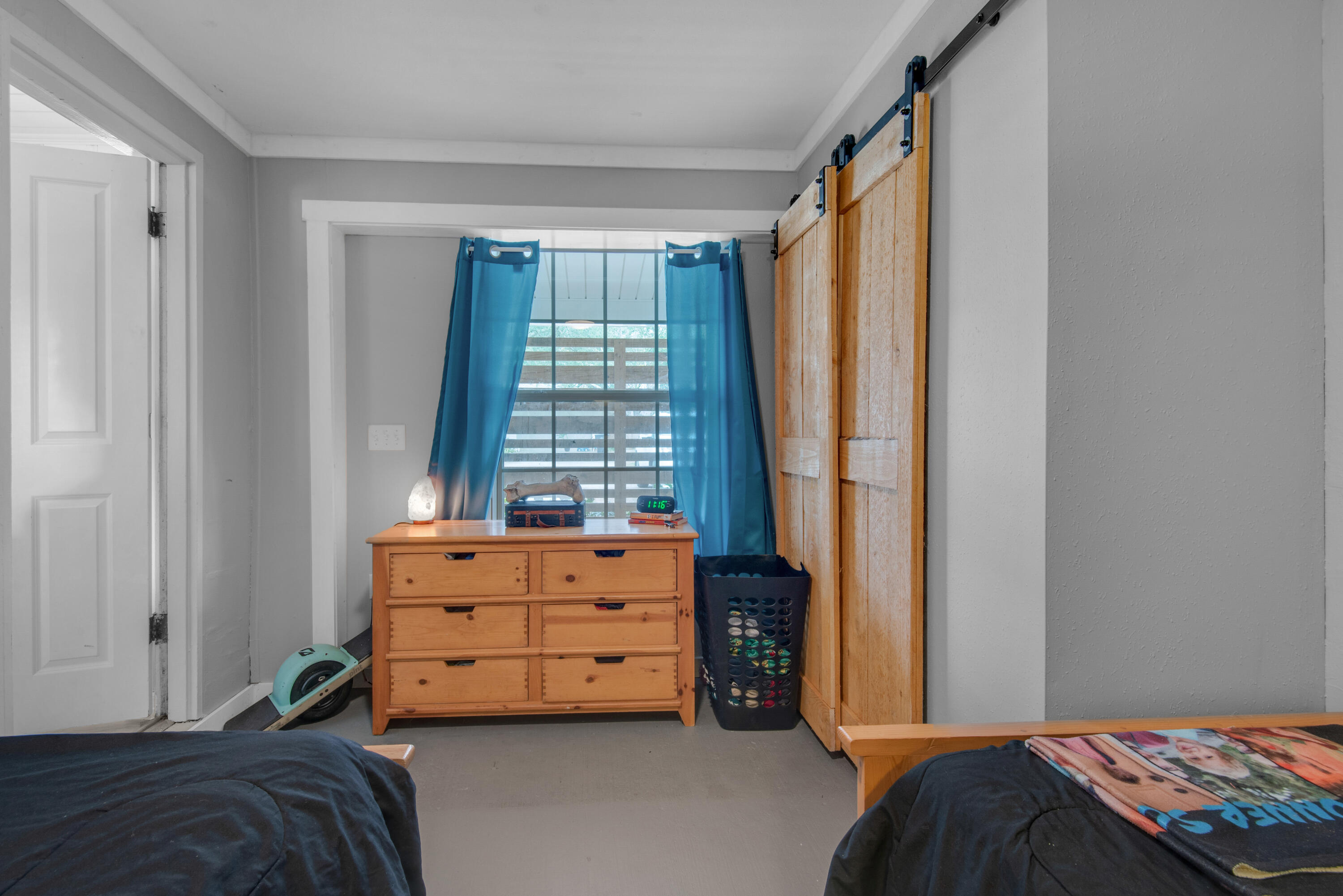 ELLIOTTS POINT 4TH ADDN - Residential