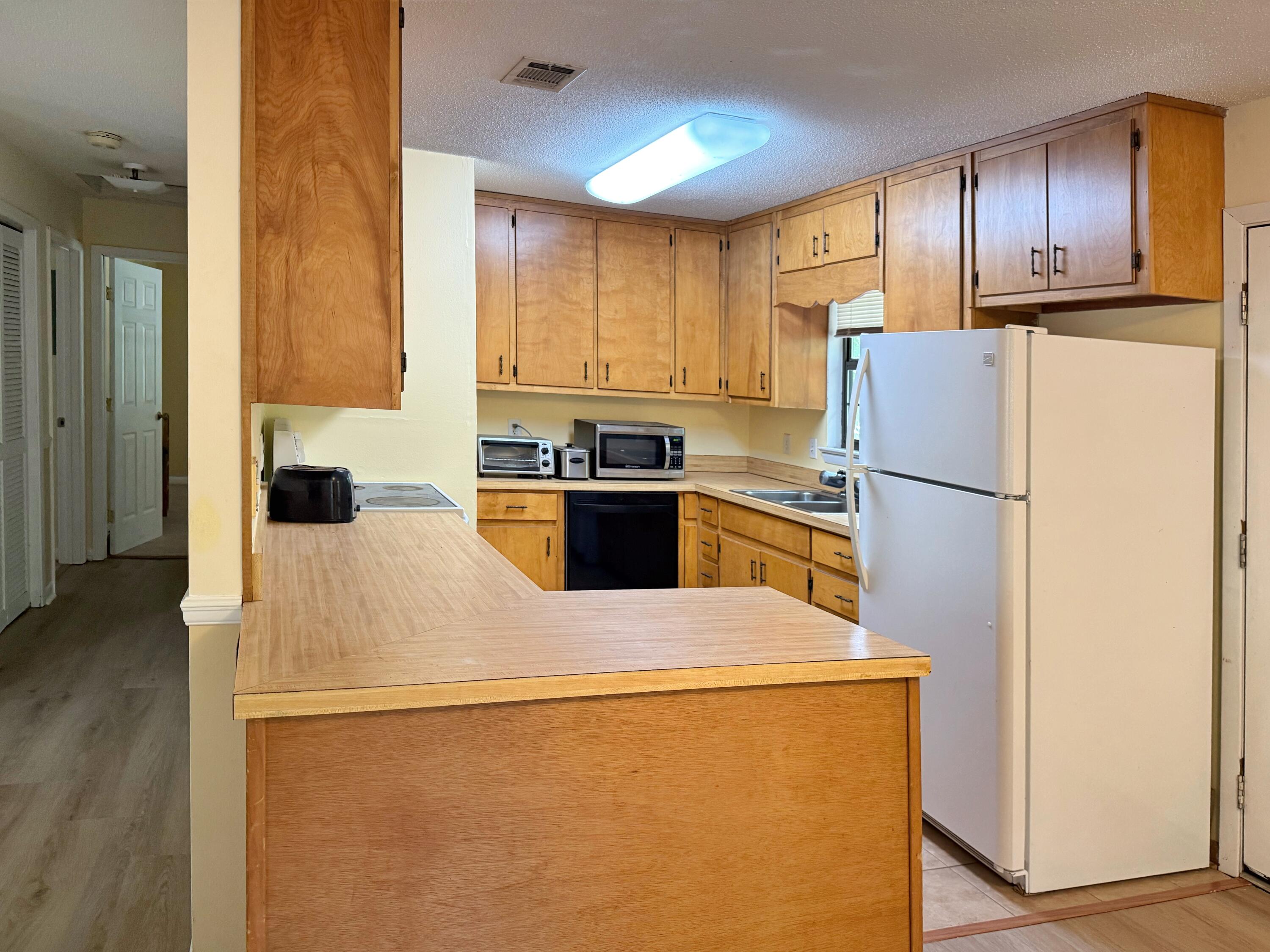 COLONY ESTATES - Residential Lease