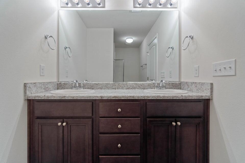 IRON HORSE T/H - Residential Lease