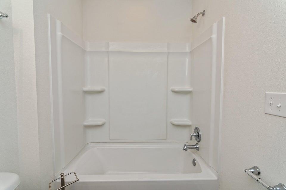 IRON HORSE T/H - Residential Lease