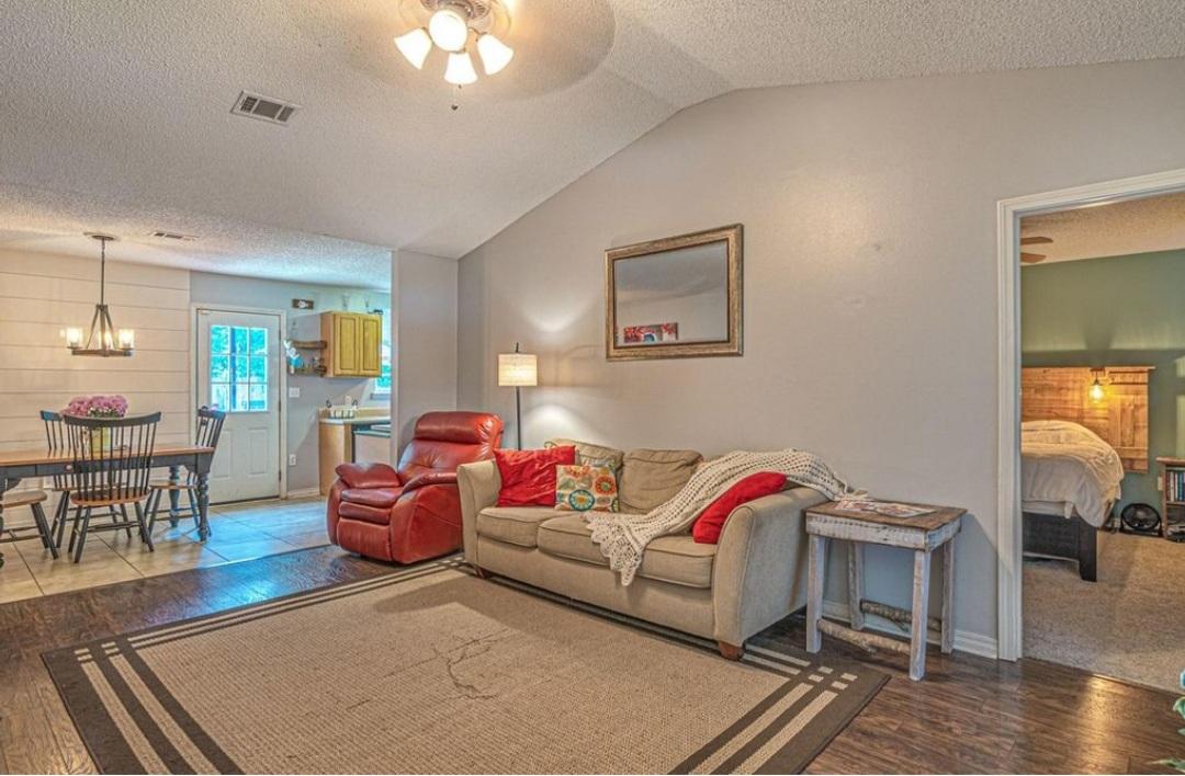 CRESTVIEW HTS 1ST ADD - Residential