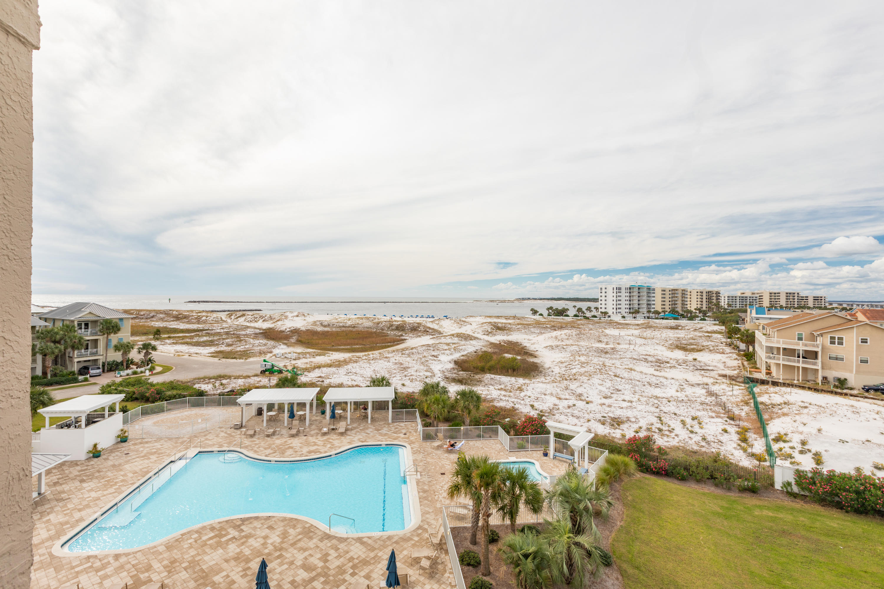 This beautiful one bedroom/one bathroom is located on the fifth floor of Magnolia House. The front lanai makes a great place to store beach supplies. Watch the boats as they navigate the East Pass from the covered balcony. The balcony is also a great place to watch the sunsets, and you may even be able to catch some fireworks on occasion. This property is conveniently located to premium shopping and dining including local Destin favorites.