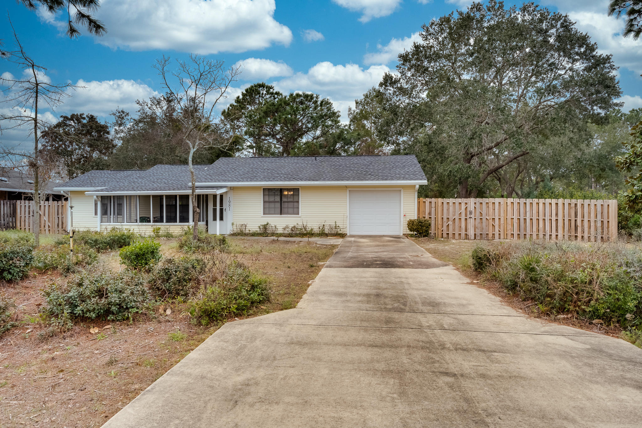 HOLLEY BY THE SEA - Residential