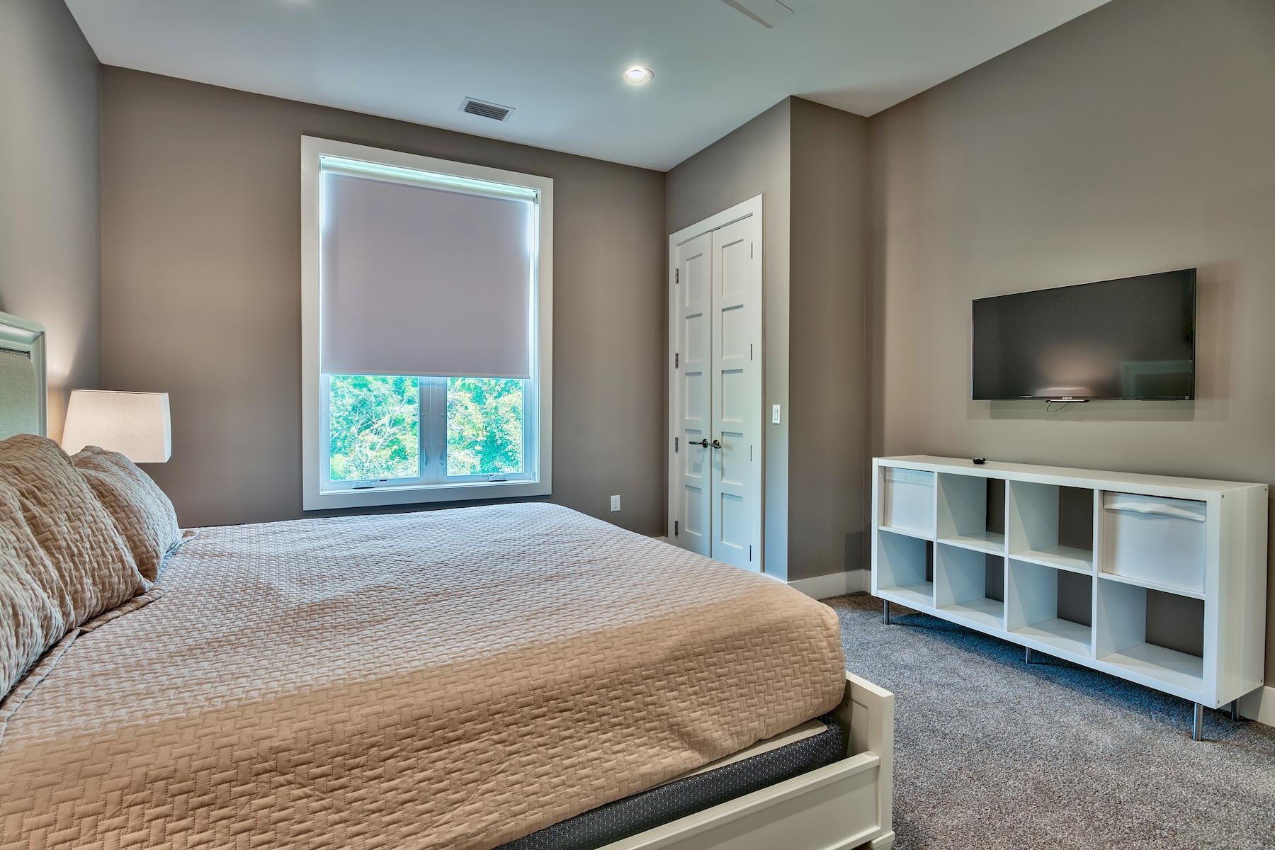 AVALON BEACH ESTATES - Residential