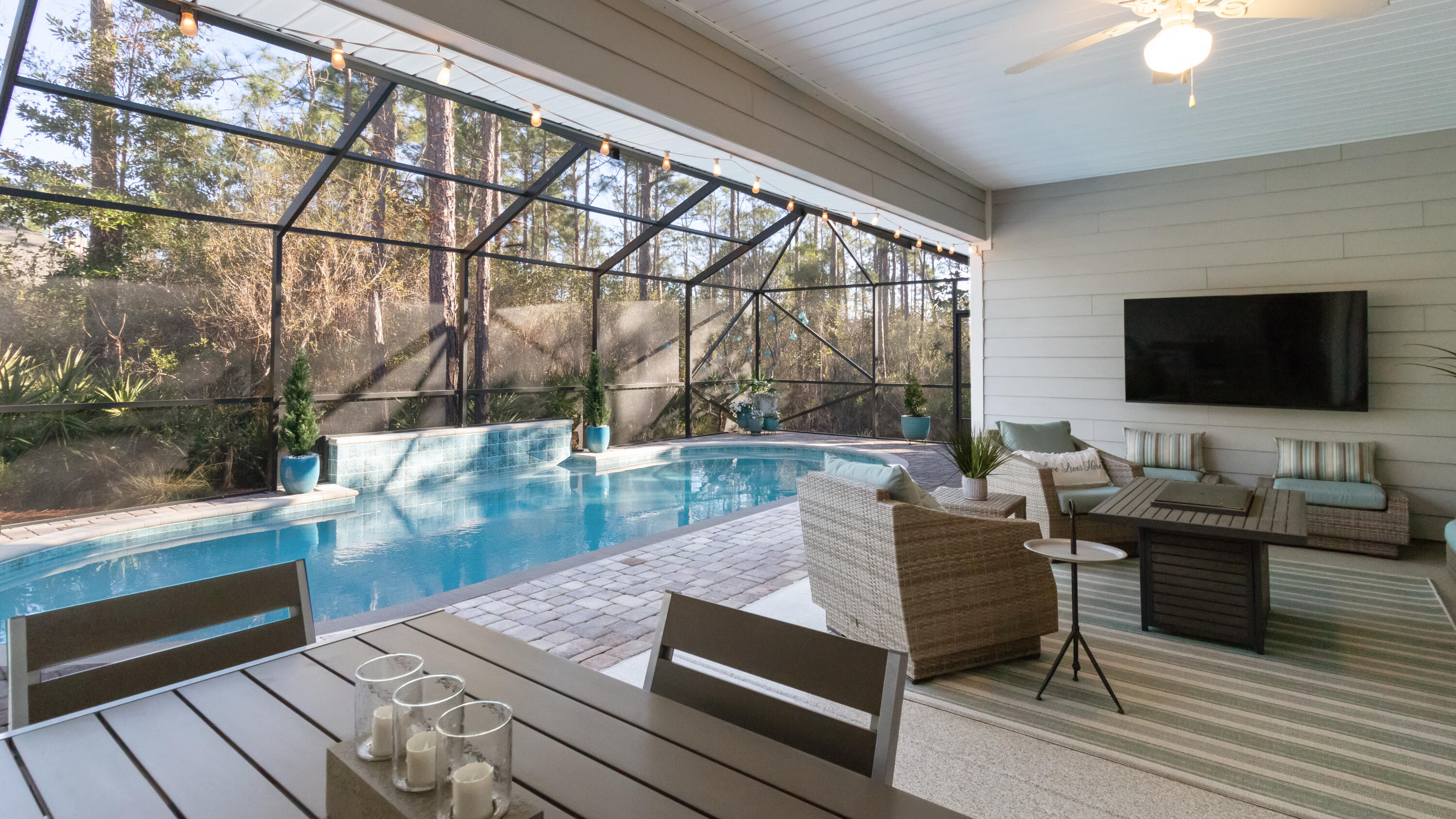 MUSSETT BAYOU MANOR - Residential