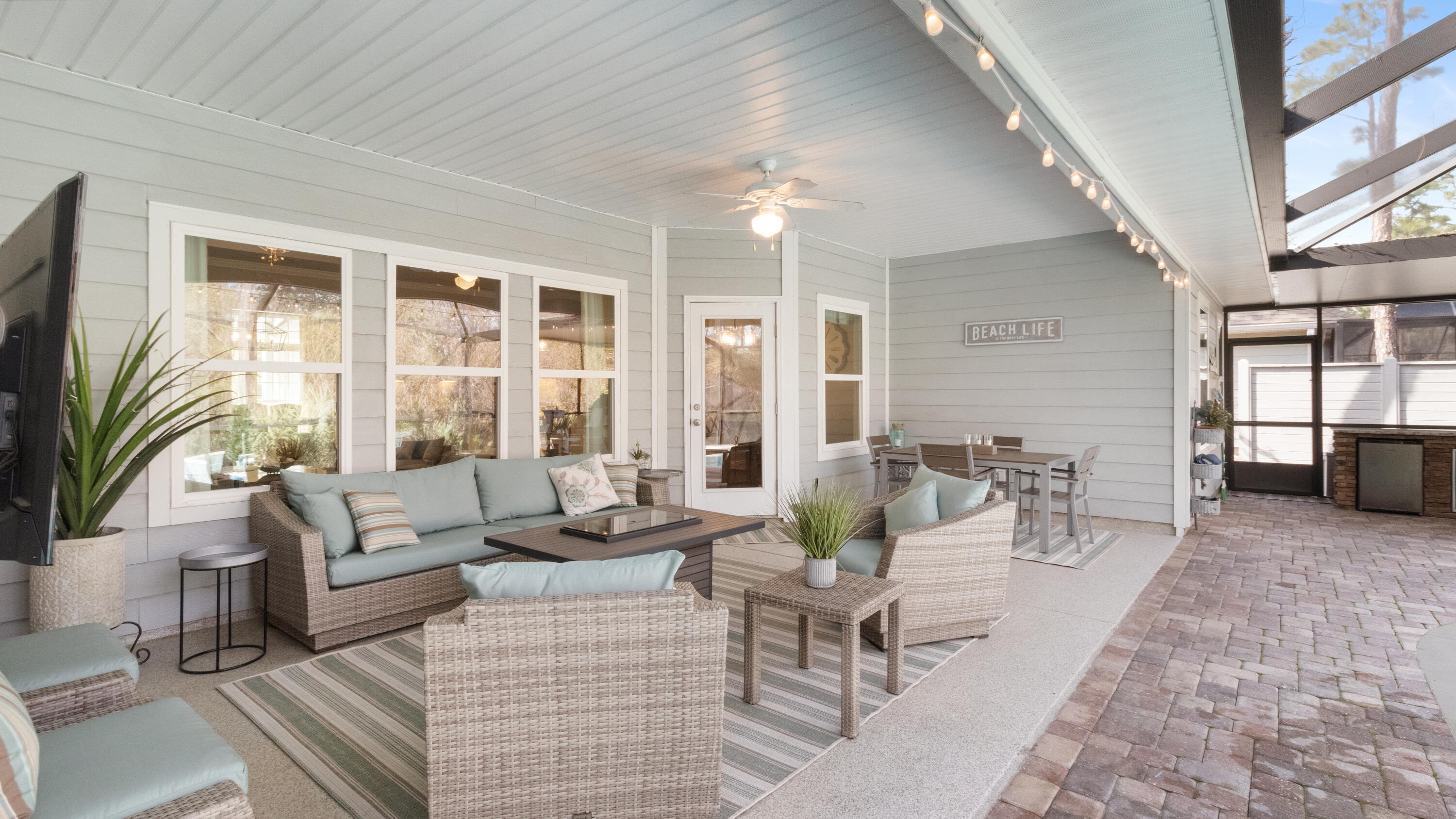 MUSSETT BAYOU MANOR - Residential