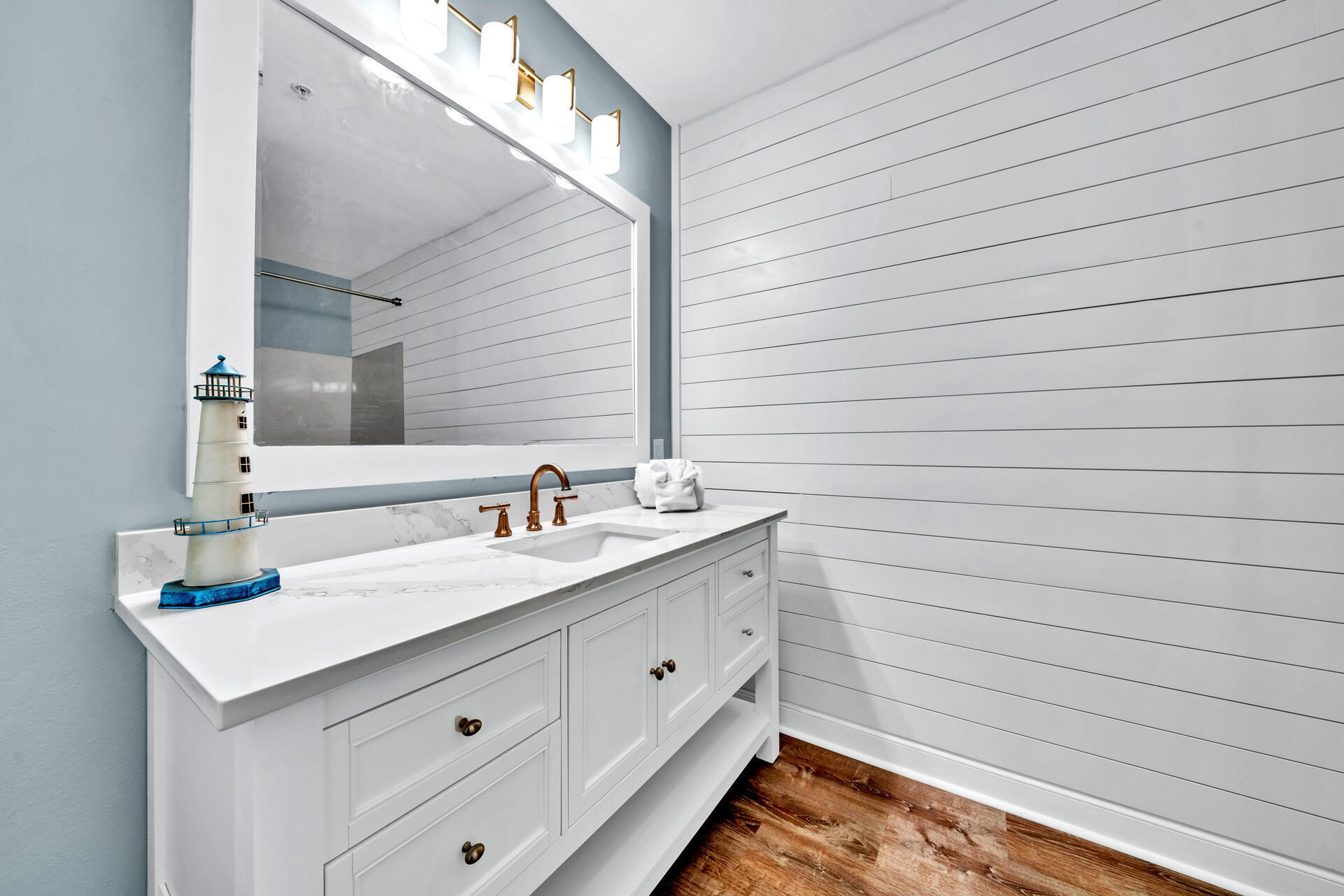 SIDES MORENO POINT WEST - Residential