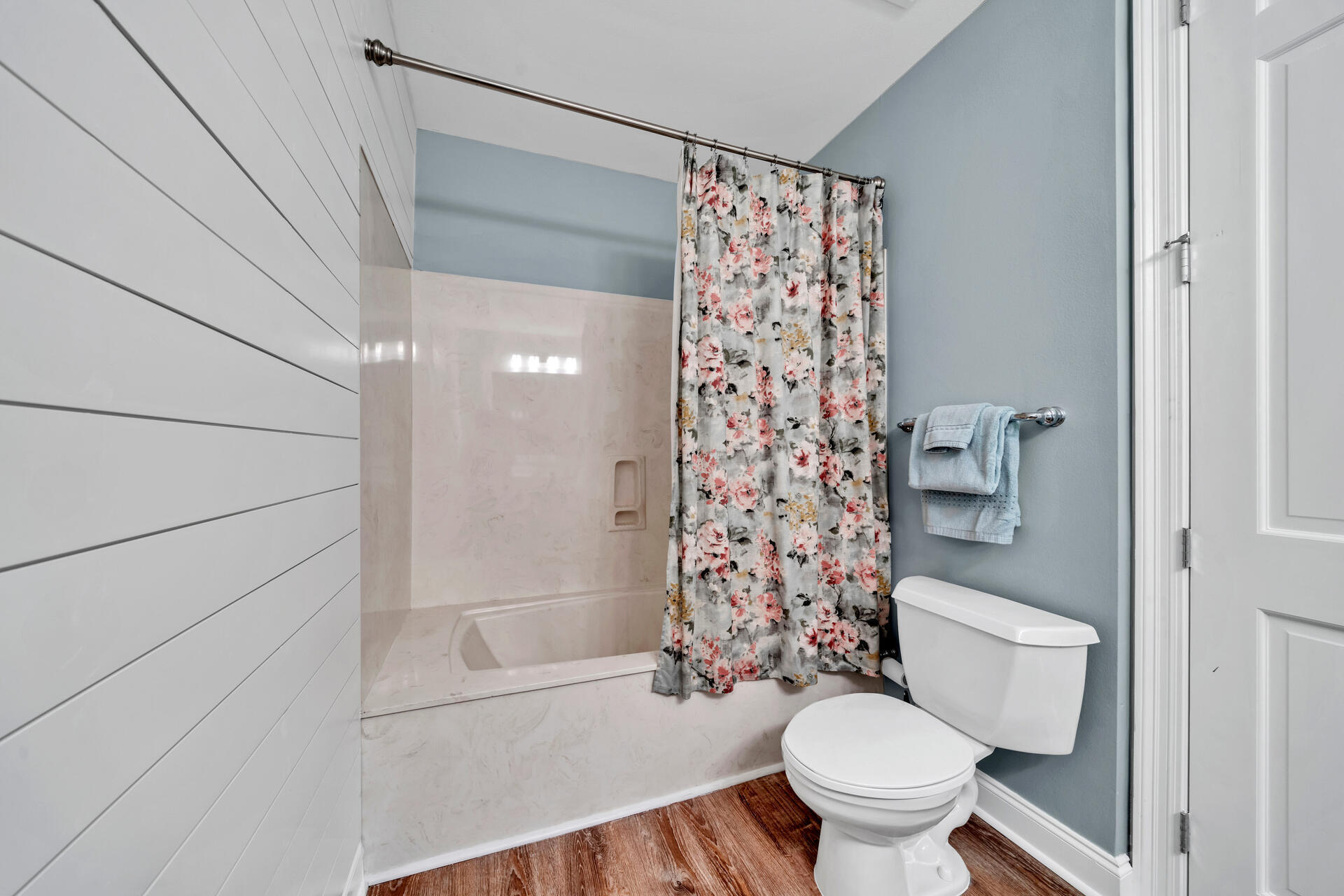 SIDES MORENO POINT WEST - Residential