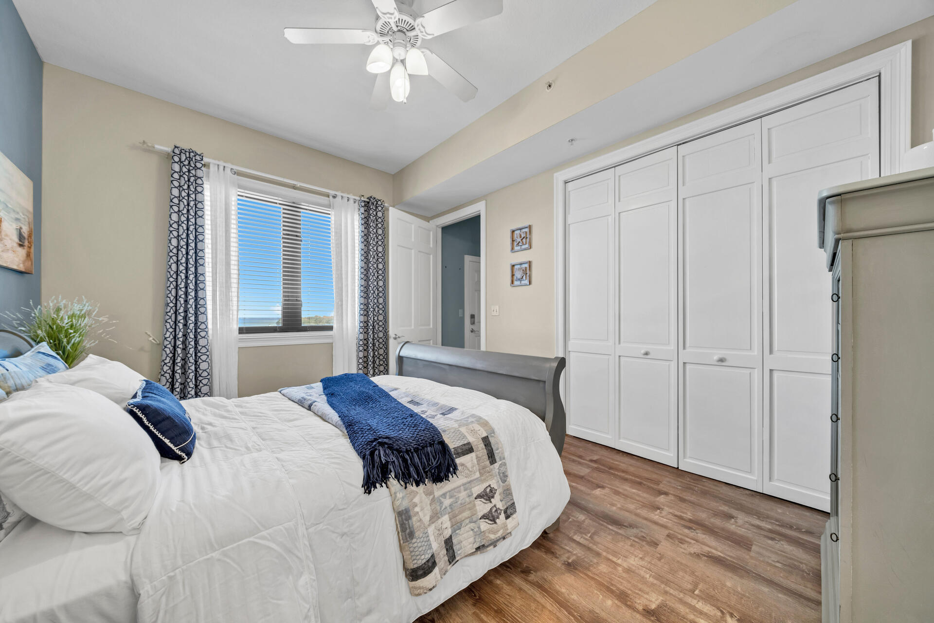 SIDES MORENO POINT WEST - Residential