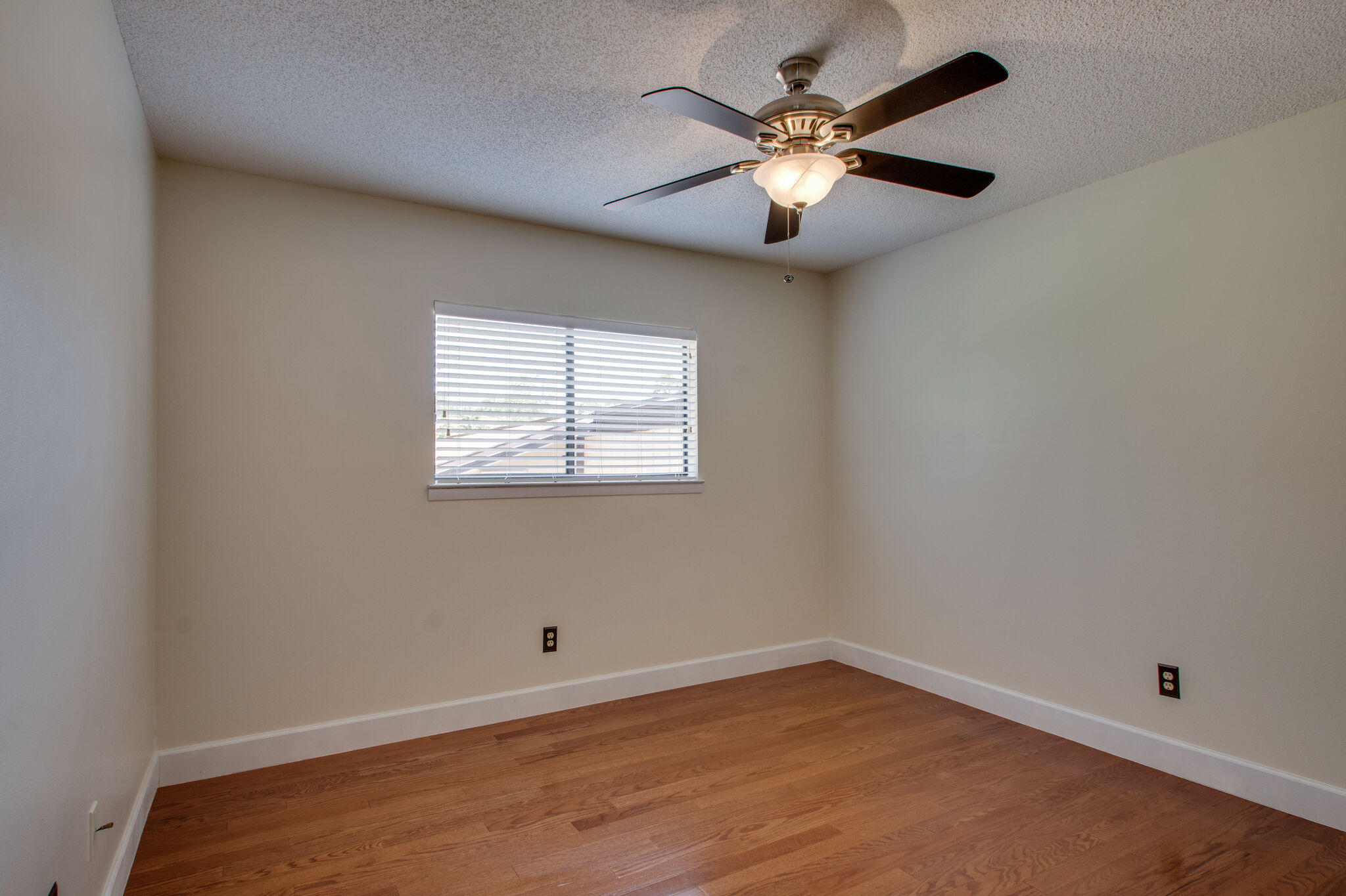 HIDDEN COVE T/H - Residential Lease