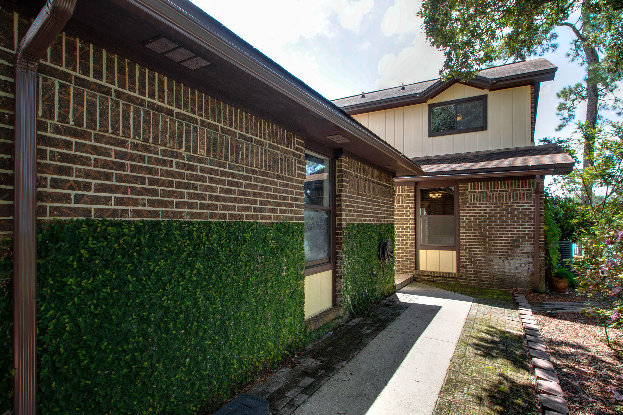 HIDDEN COVE T/H - Residential Lease