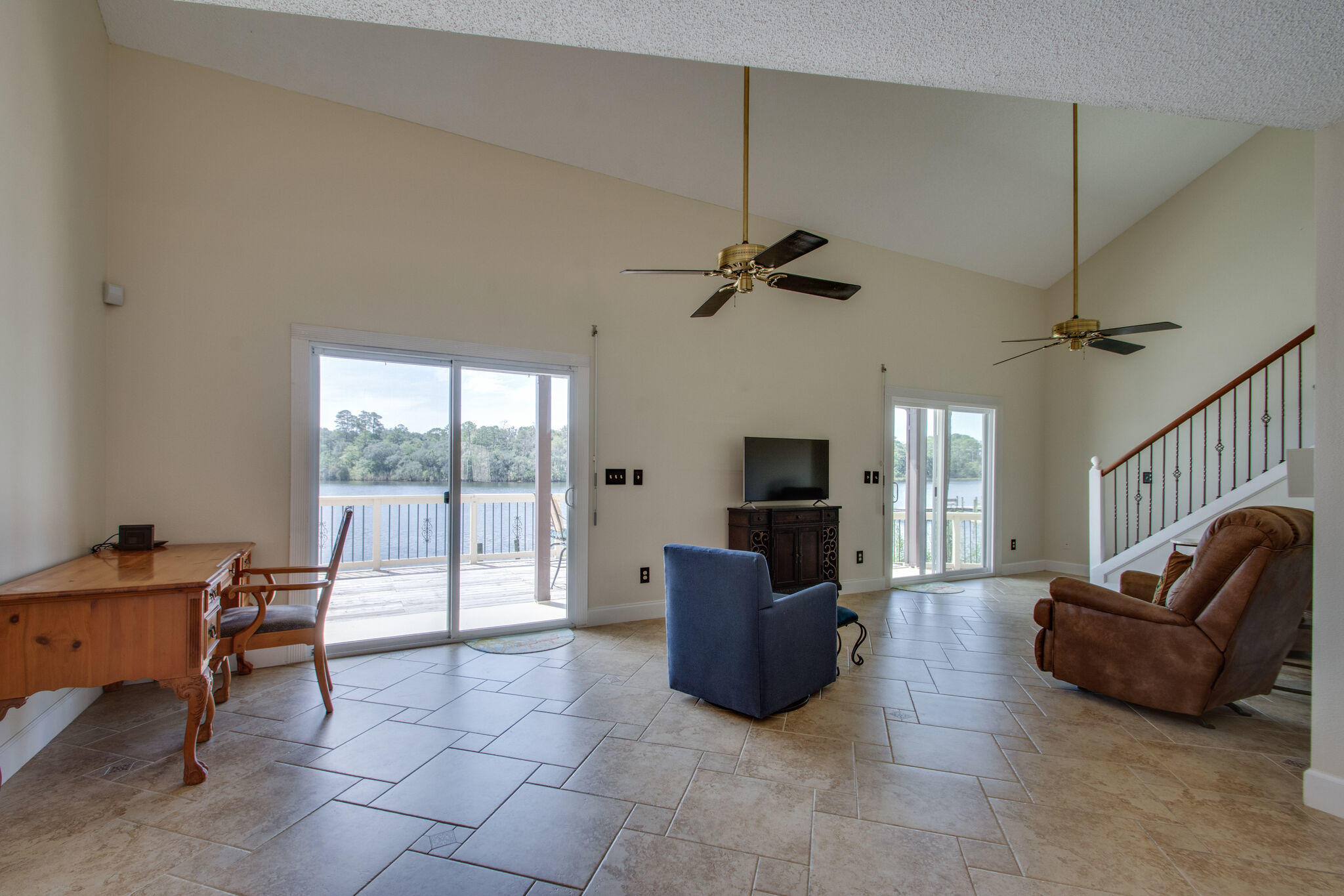 HIDDEN COVE T/H - Residential Lease