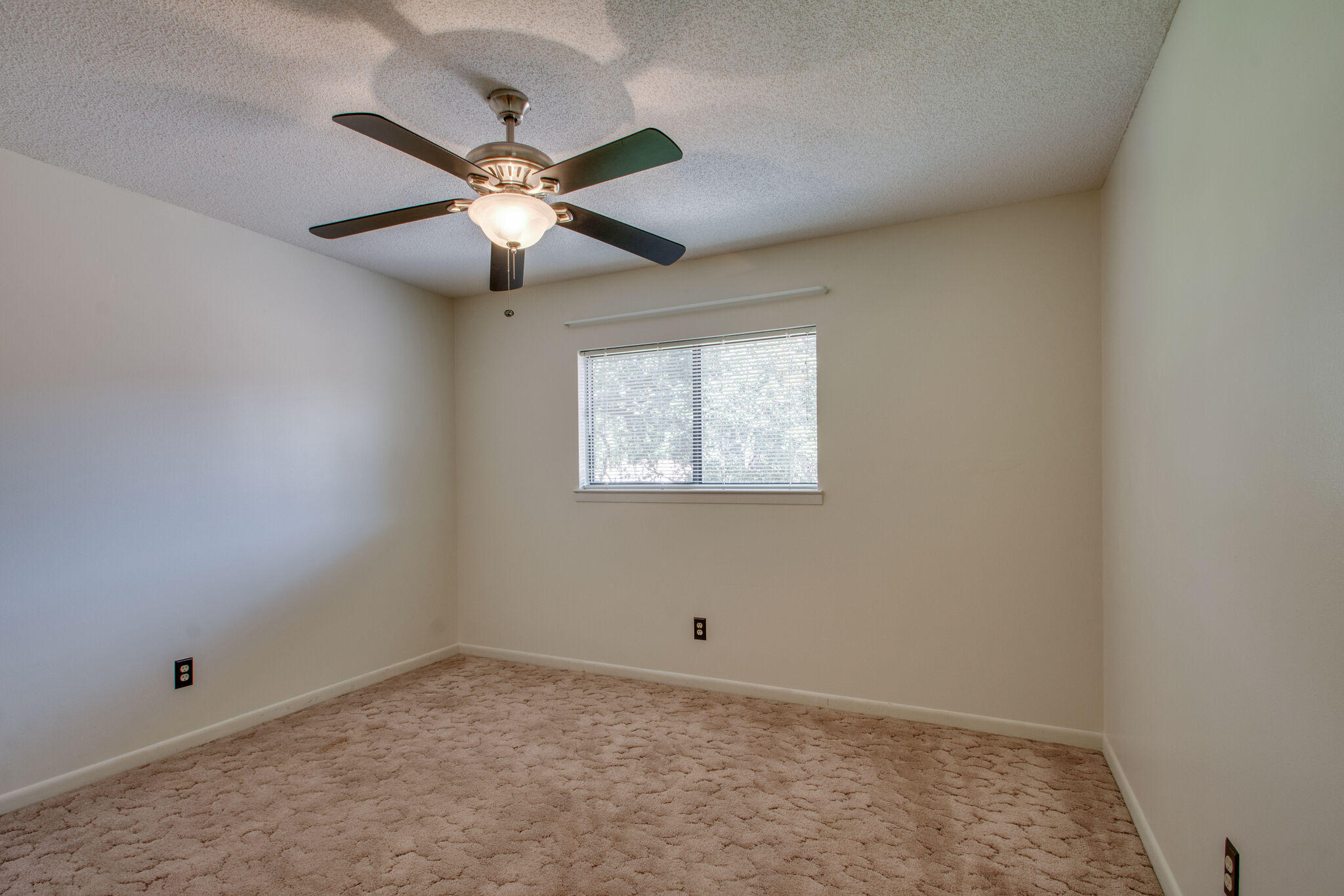 HIDDEN COVE T/H - Residential Lease