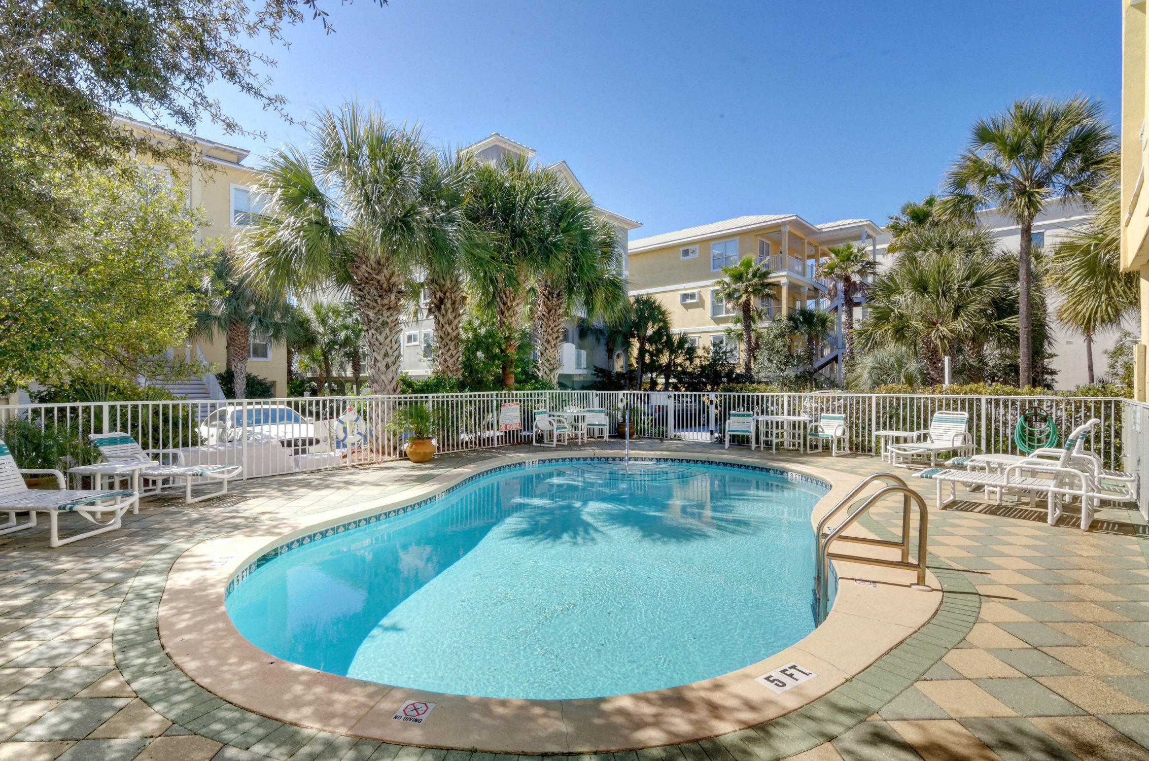 EMERALD SURF VILLAS - Residential