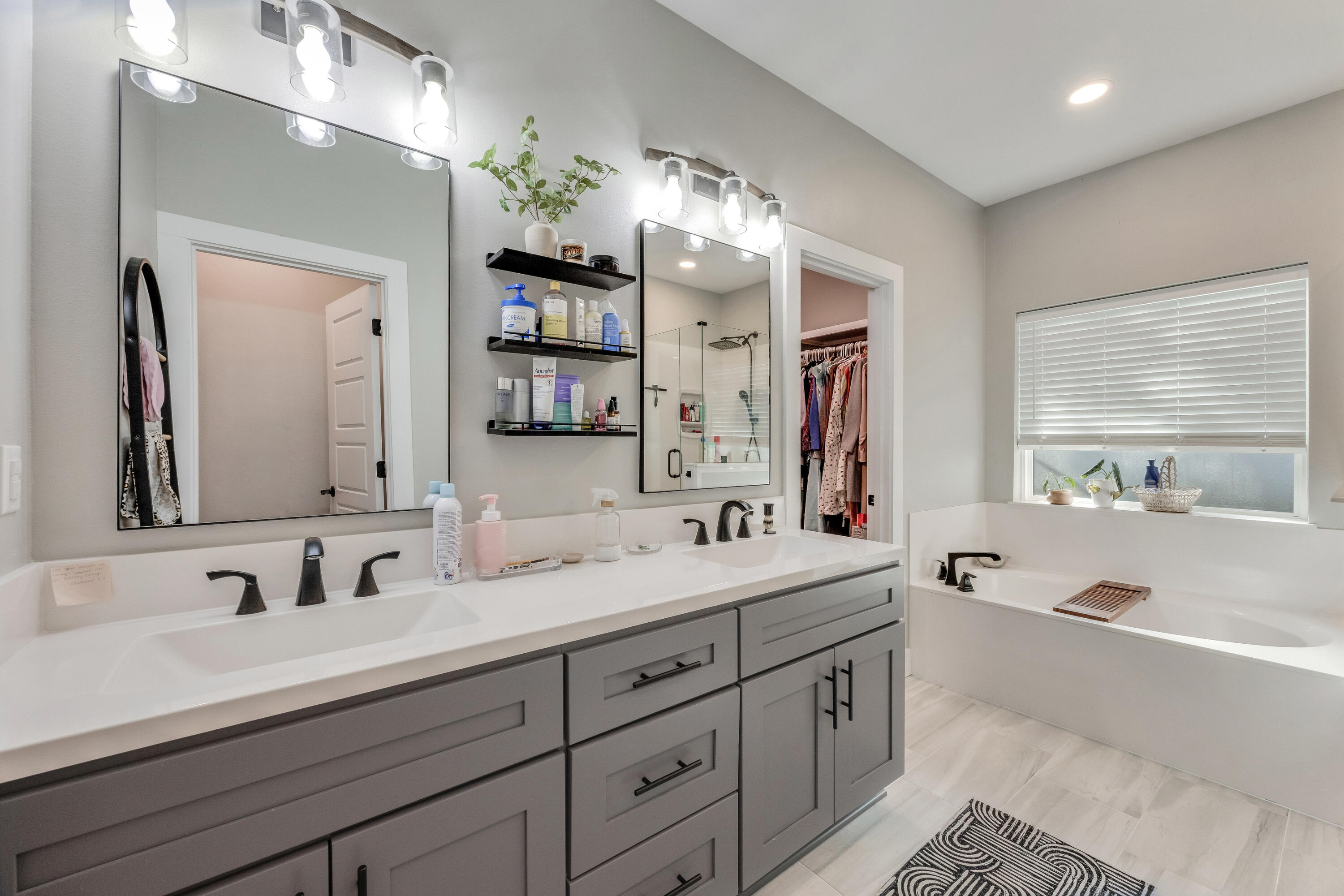 MEIGS S/D NICEVILLE LOT 30 BLK 8 - Residential