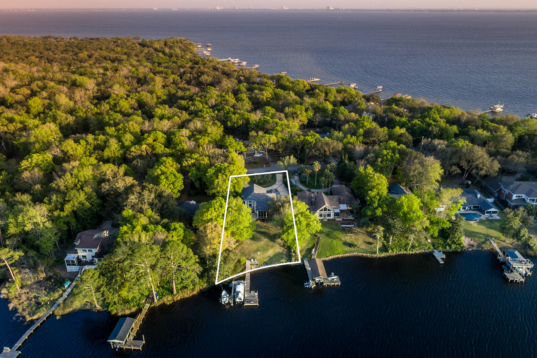 LAKE PIPPIN - Residential