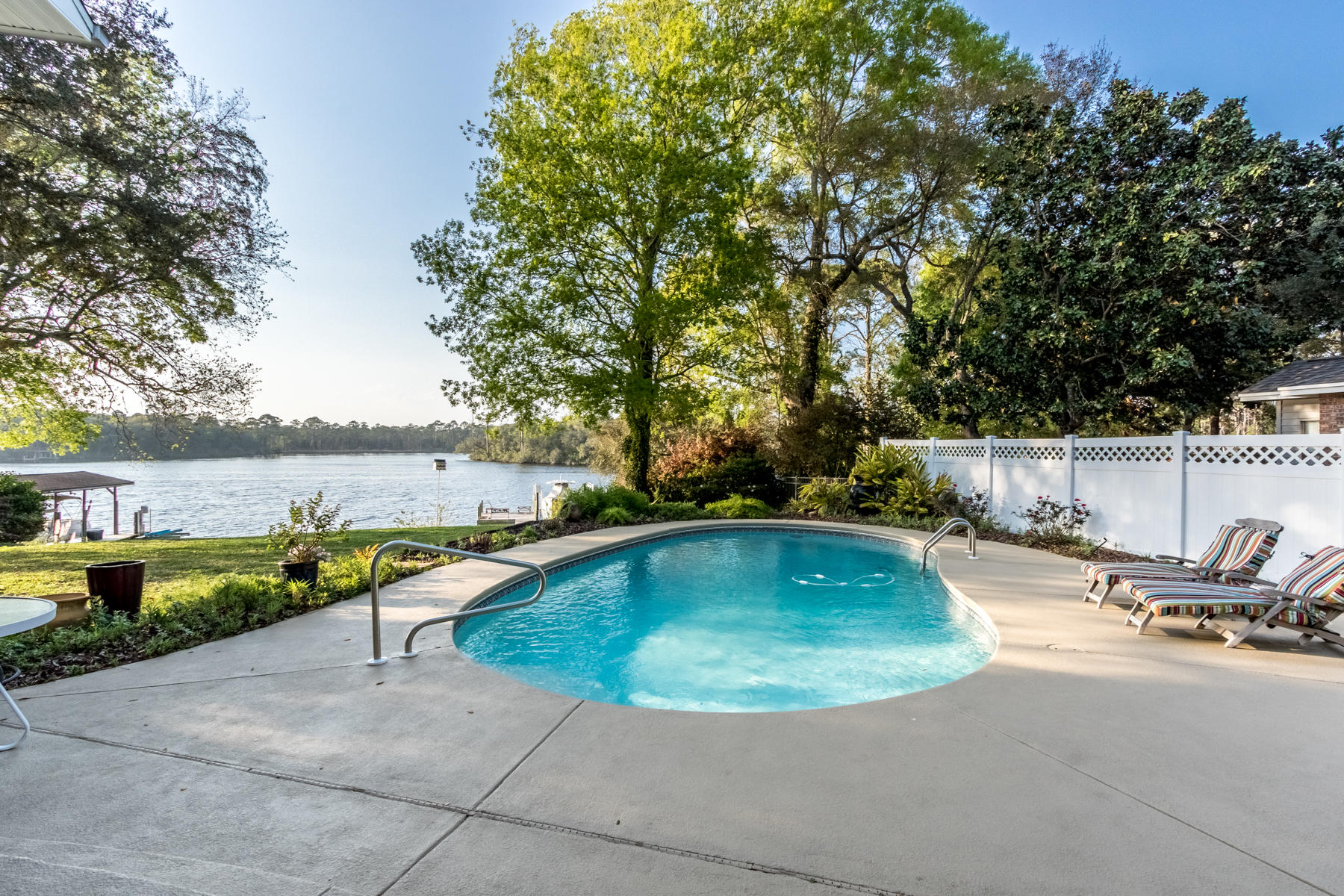 LAKE PIPPIN - Residential