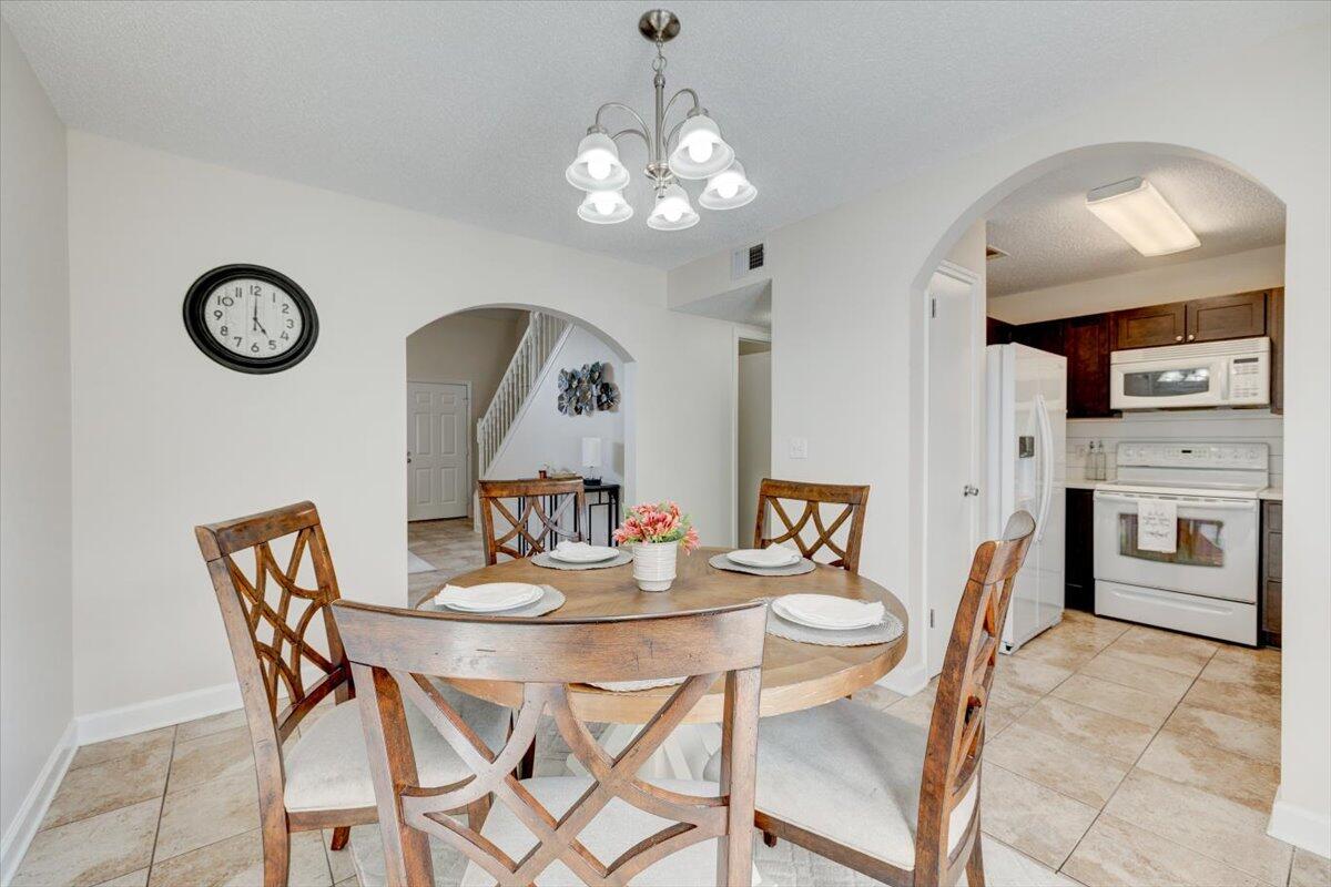 ROANOKE VILLAGE S/D - Residential