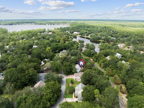 A home in Niceville