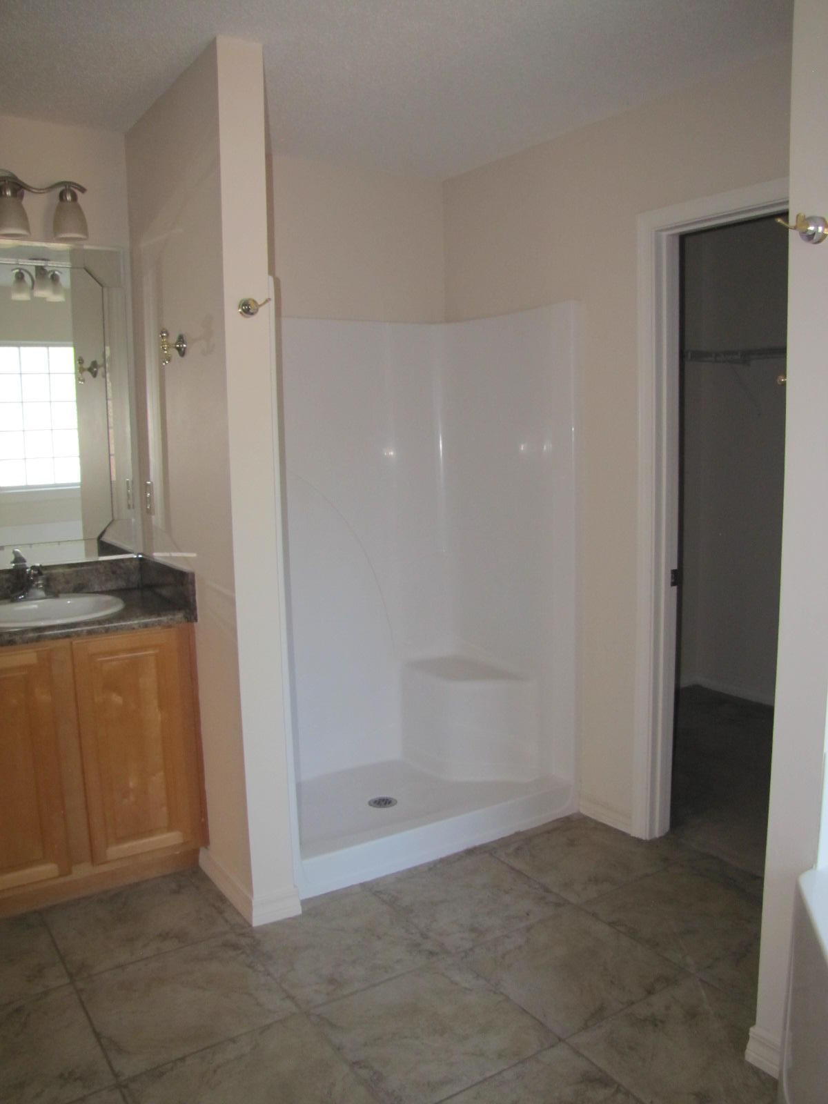 SPRING HOLLOW ESTATES - Residential Lease