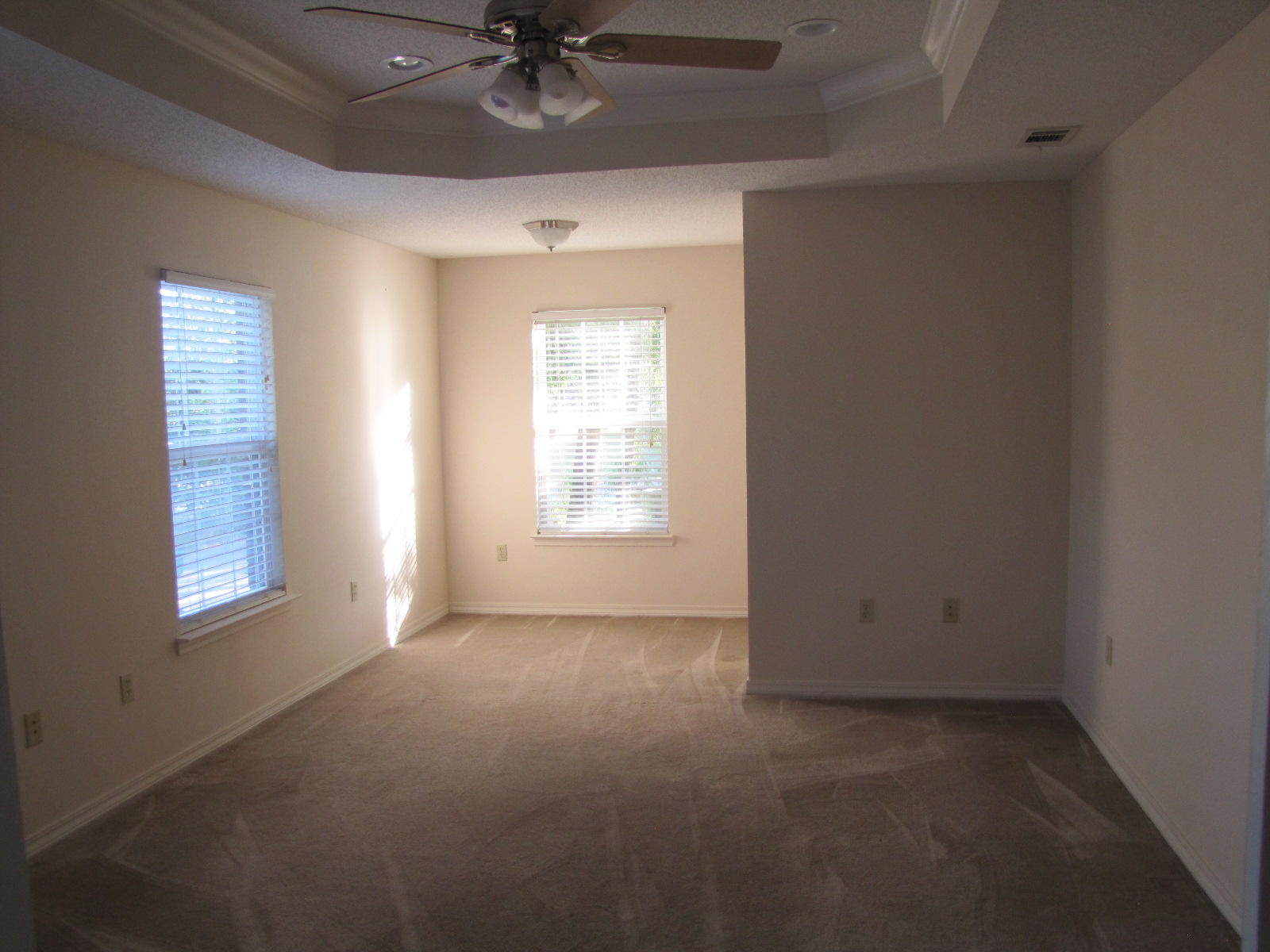 SPRING HOLLOW ESTATES - Residential Lease