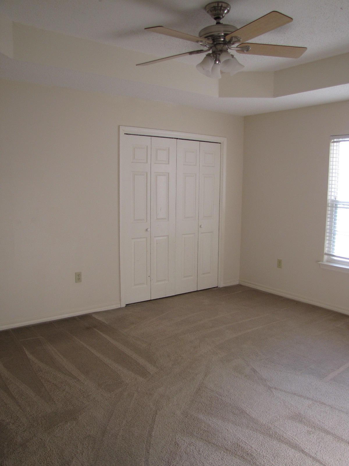 SPRING HOLLOW ESTATES - Residential Lease