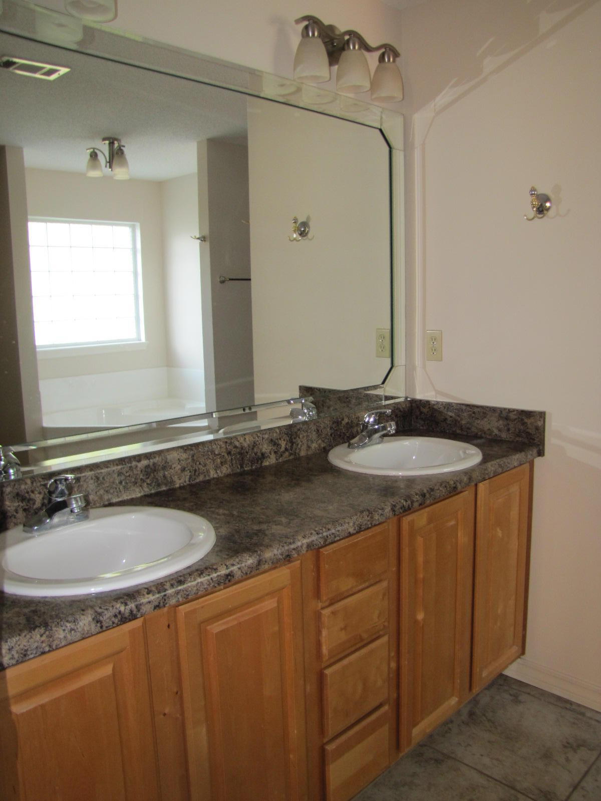 SPRING HOLLOW ESTATES - Residential Lease