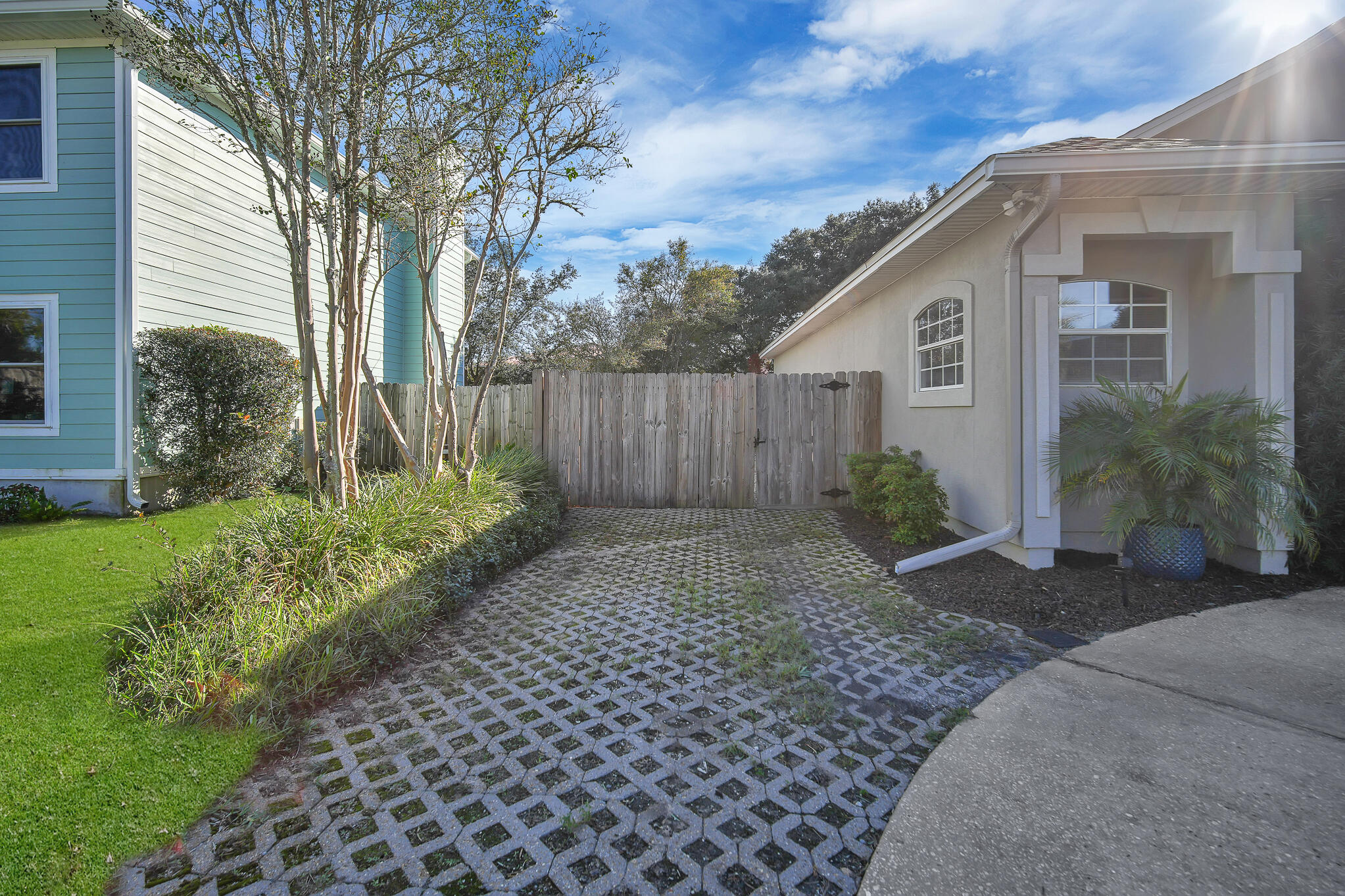 RIVIERA BEACH - Residential