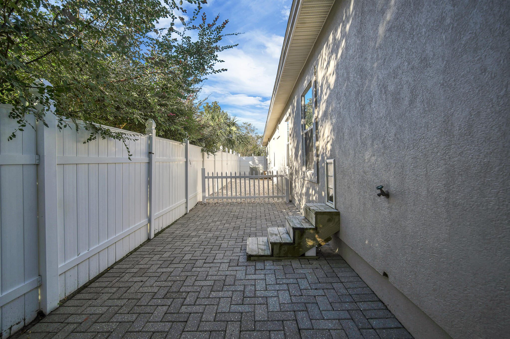 RIVIERA BEACH - Residential