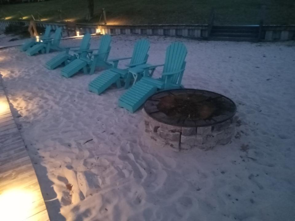 HIDDEN BAY VILLAGE - Residential