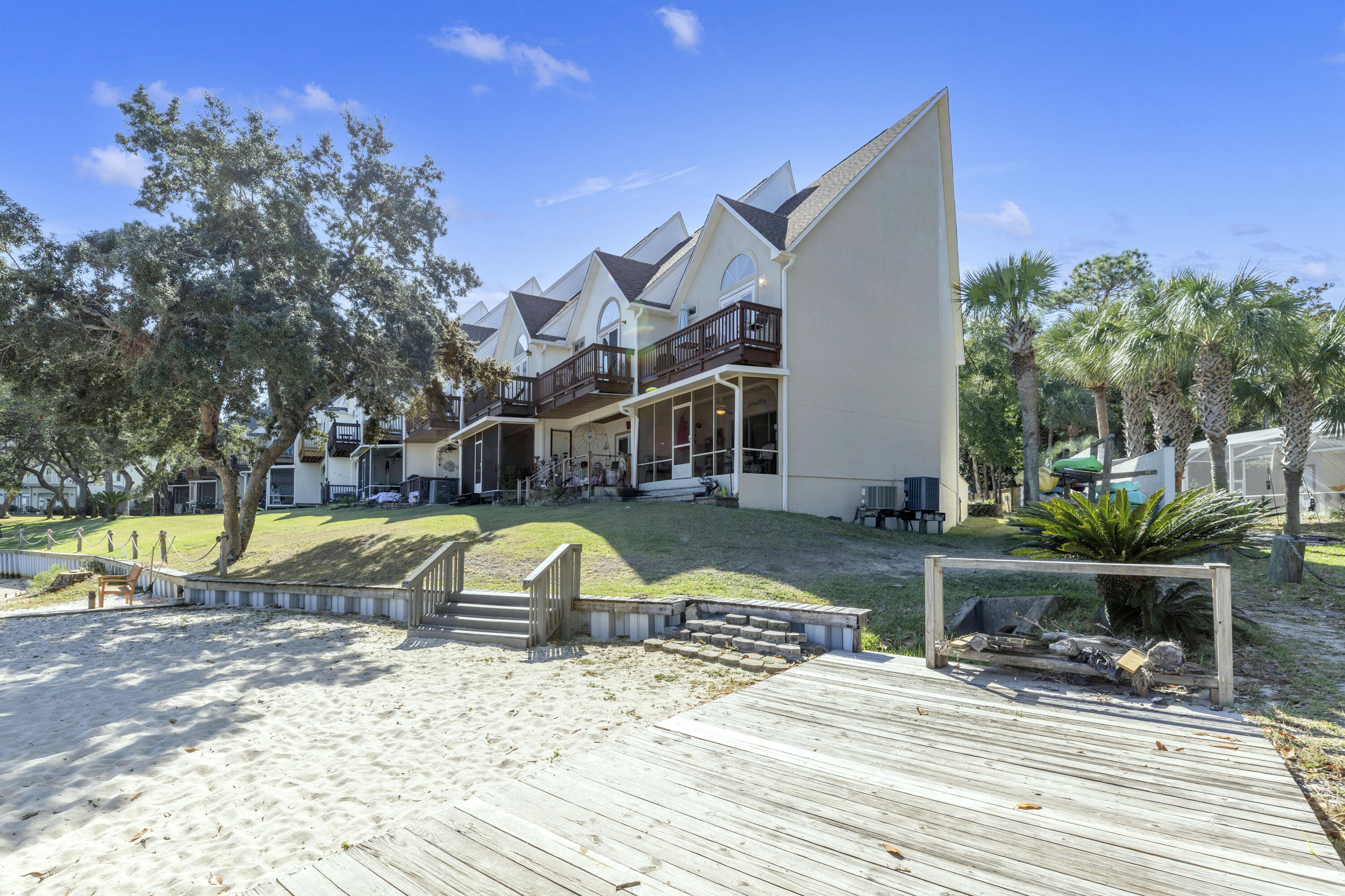 HIDDEN BAY VILLAGE - Residential