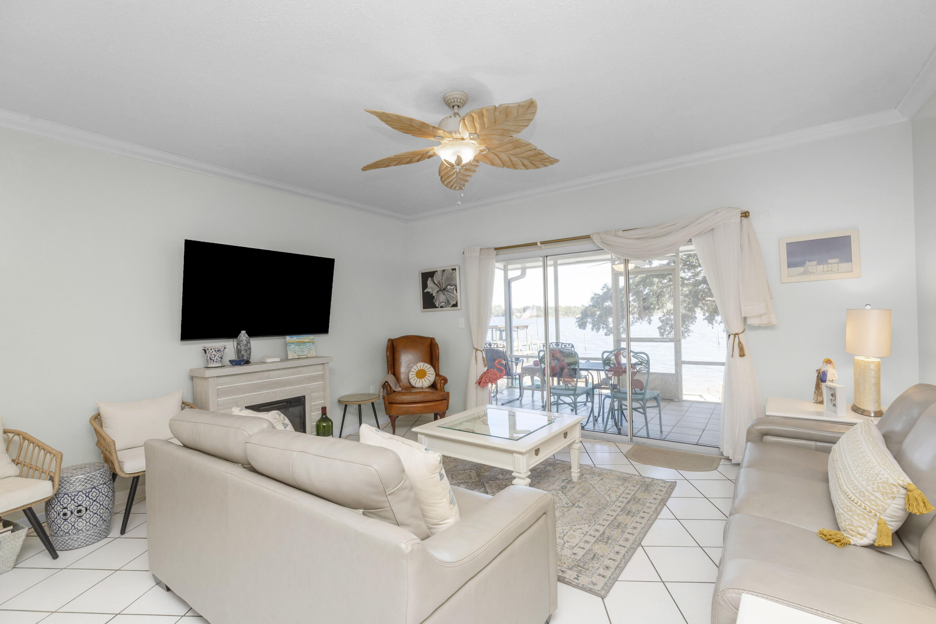 HIDDEN BAY VILLAGE - Residential