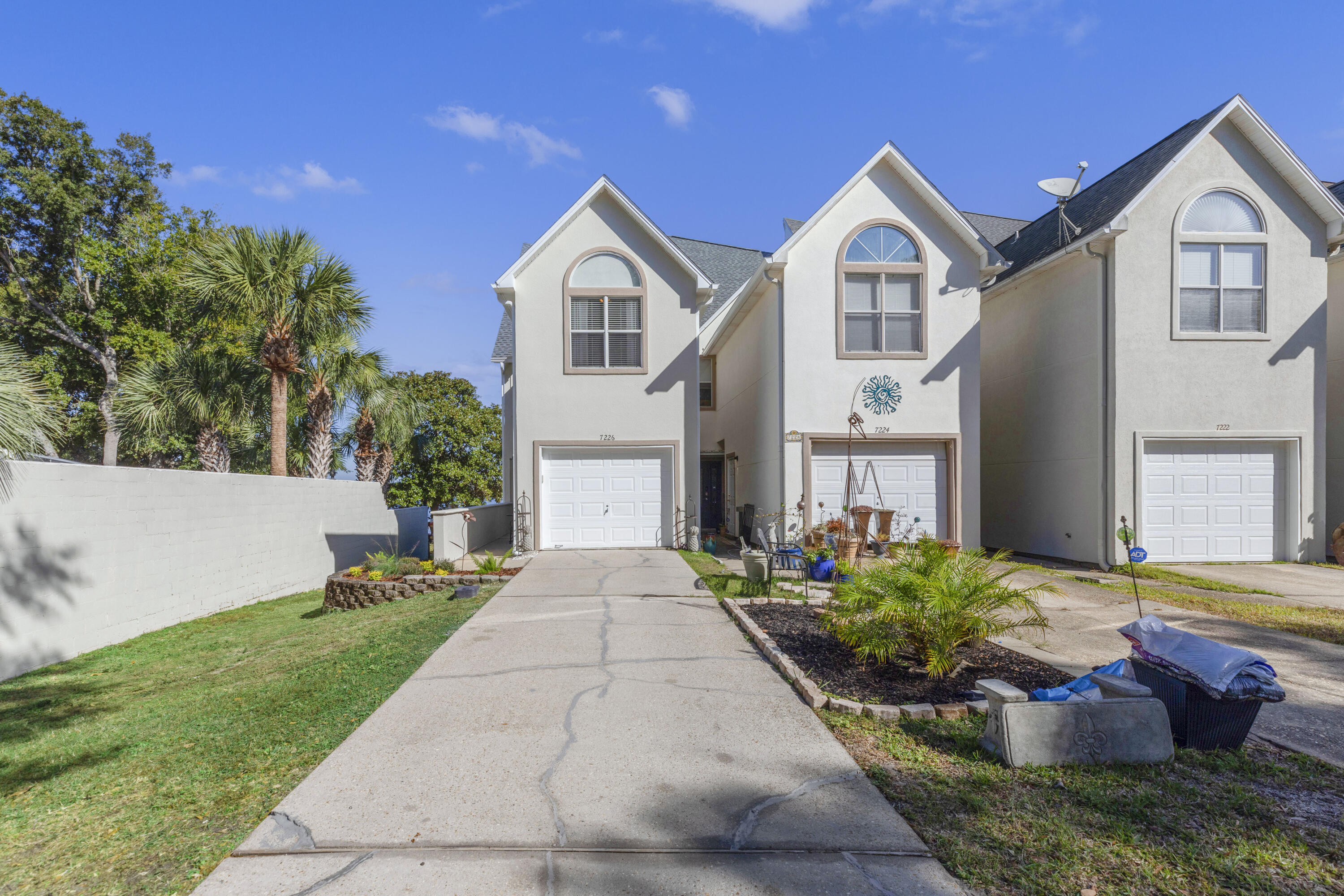 HIDDEN BAY VILLAGE - Residential