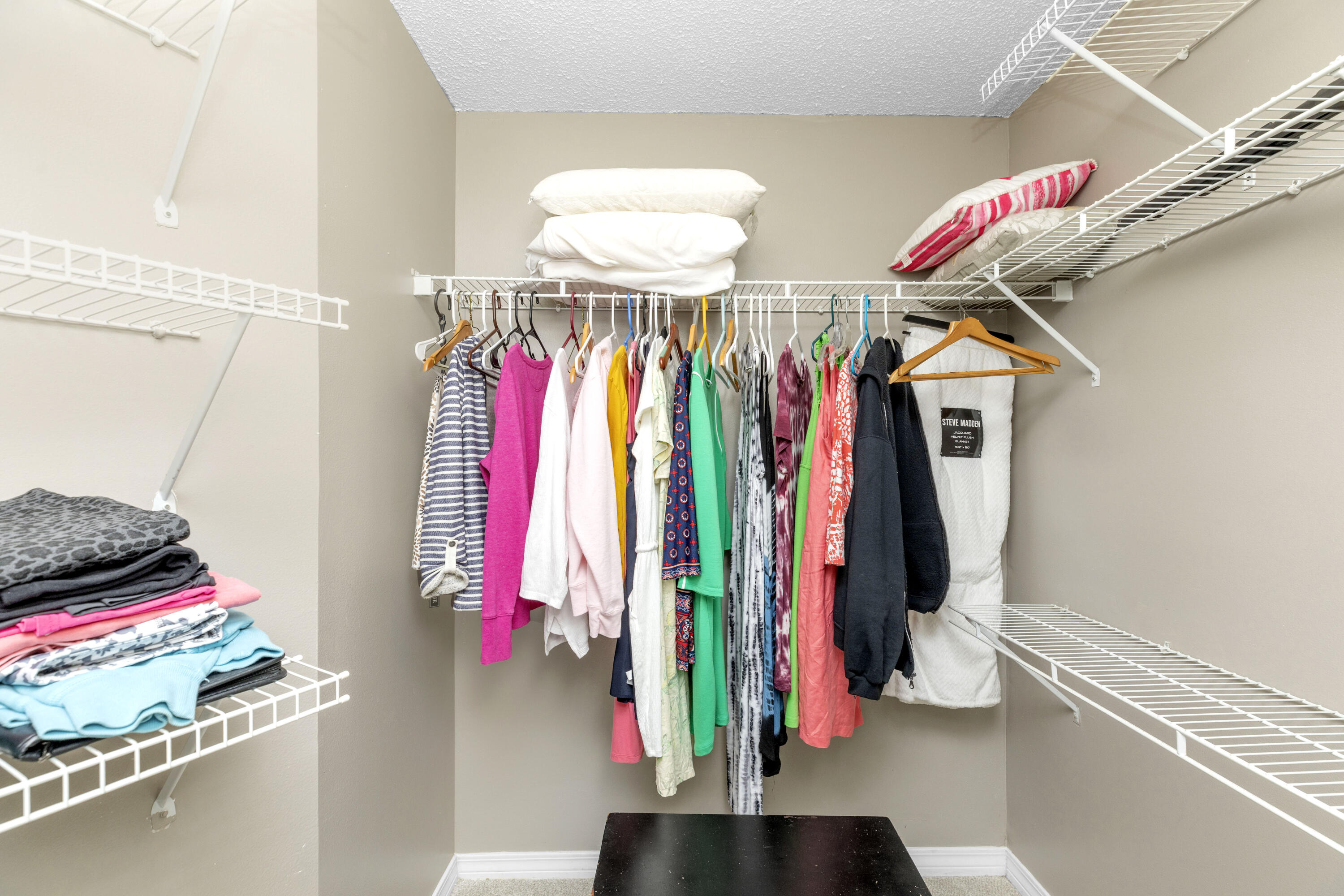 HIDDEN BAY VILLAGE - Residential