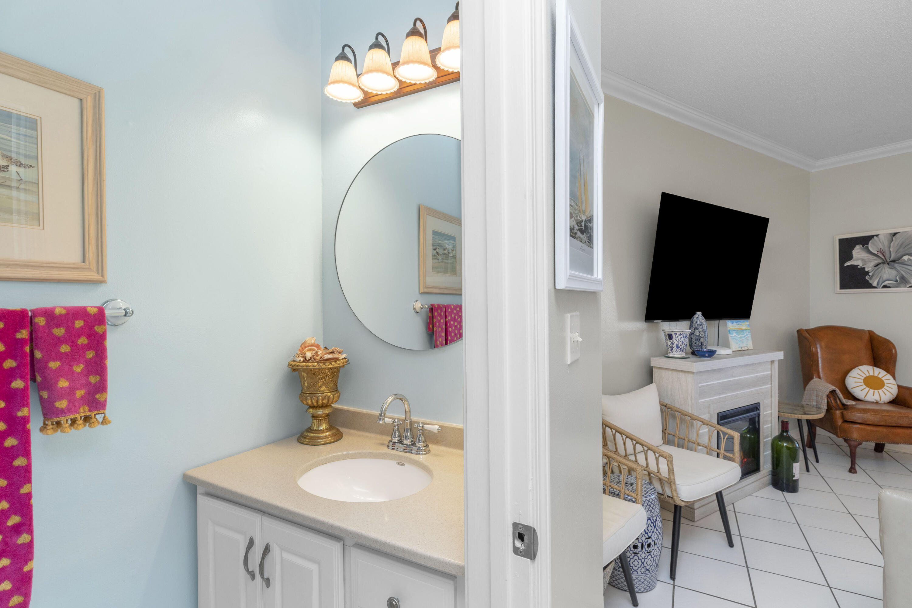 HIDDEN BAY VILLAGE - Residential