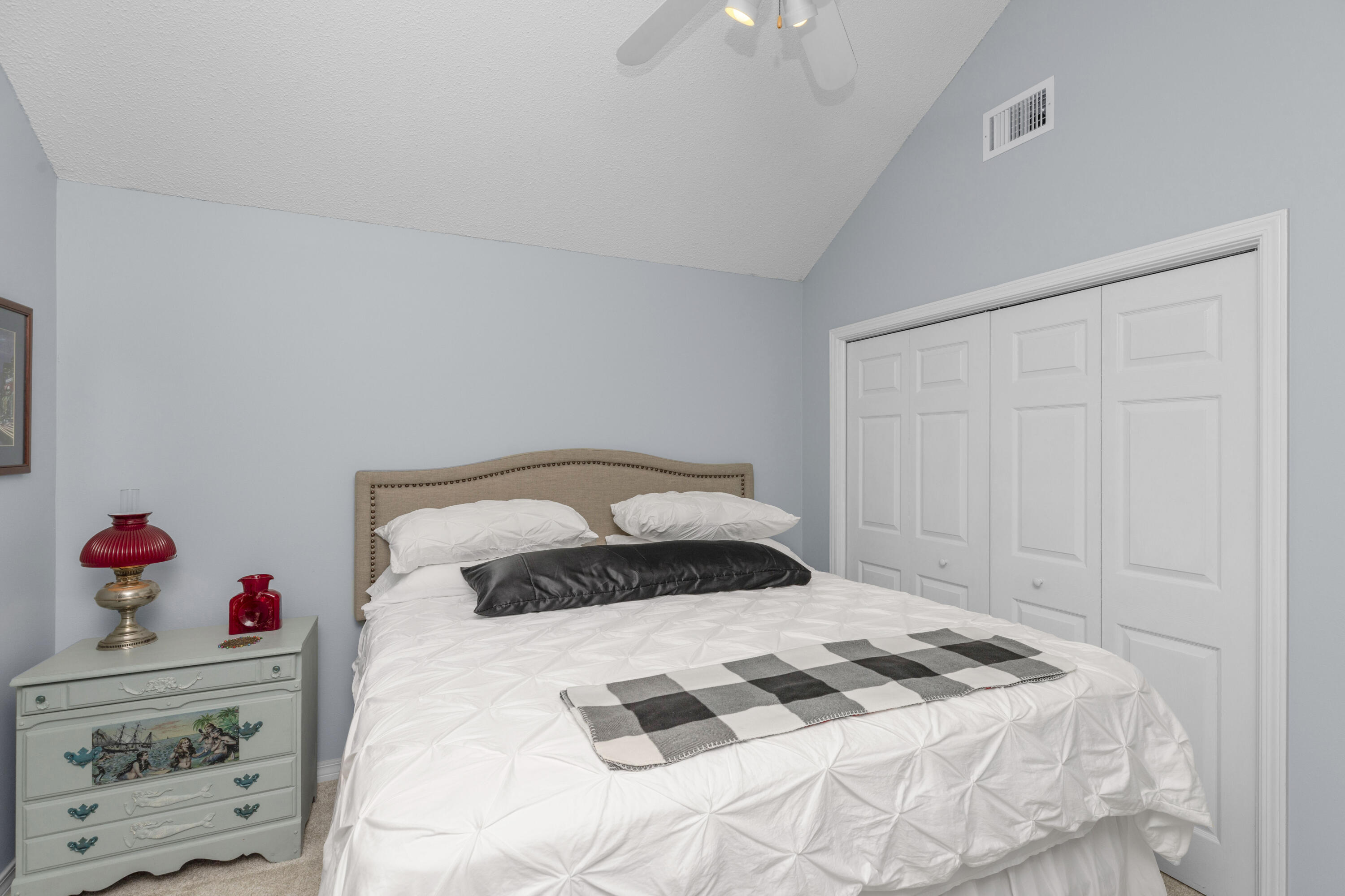 HIDDEN BAY VILLAGE - Residential