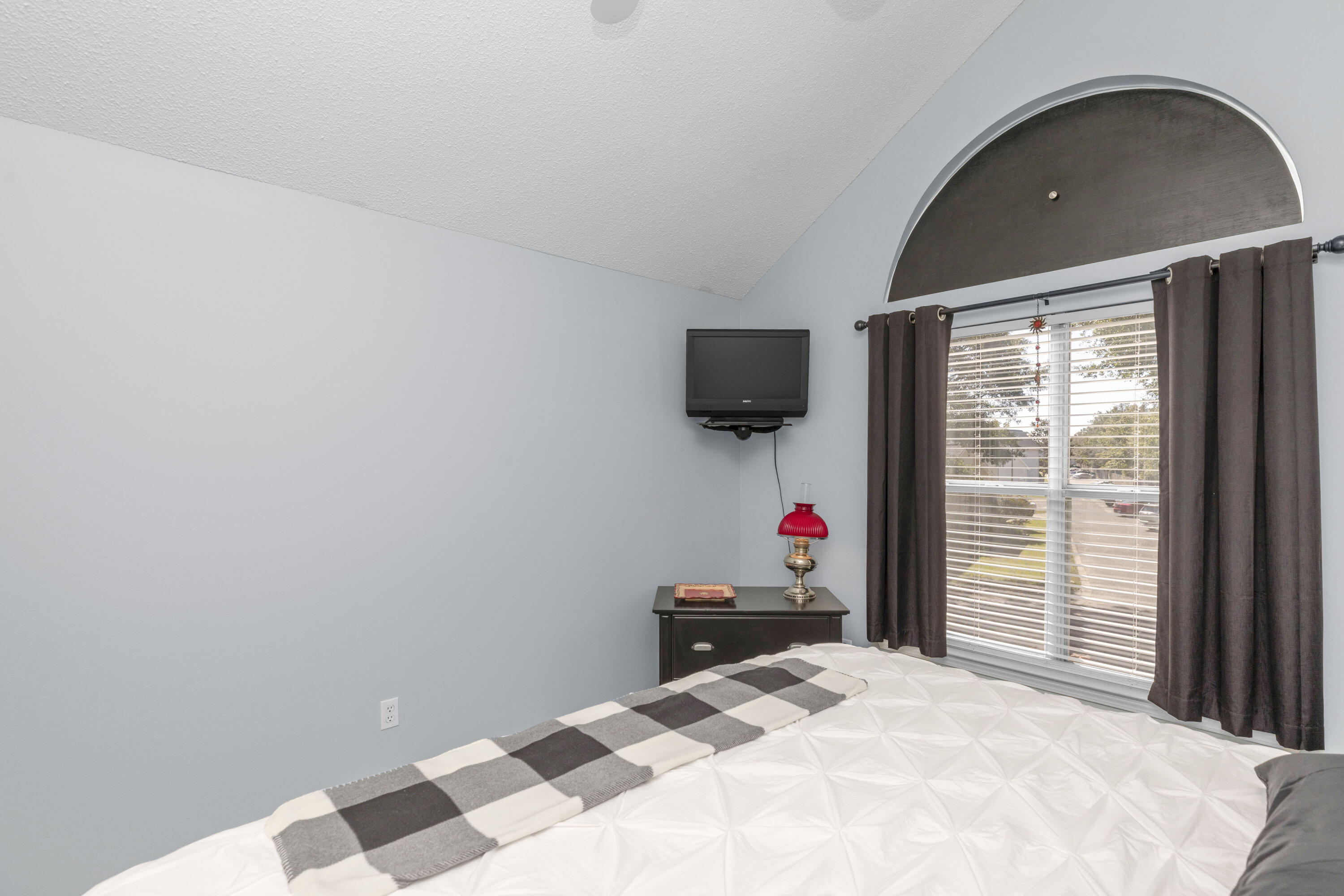 HIDDEN BAY VILLAGE - Residential