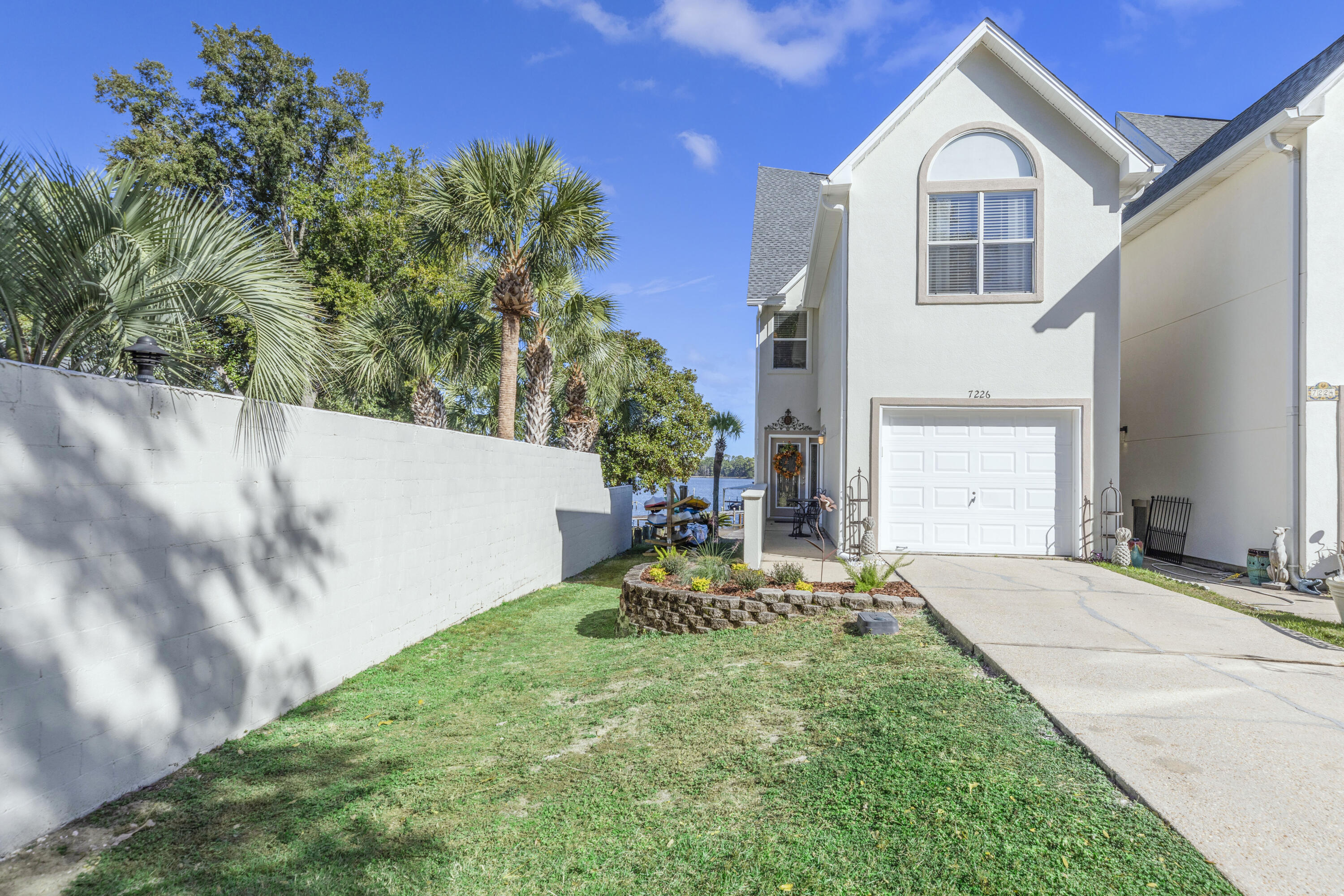 HIDDEN BAY VILLAGE - Residential