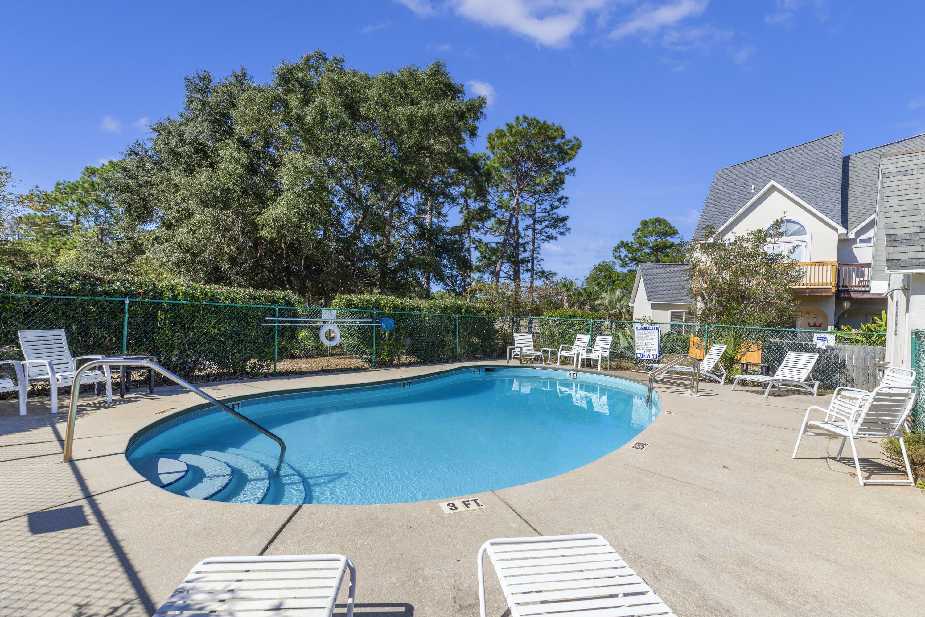 HIDDEN BAY VILLAGE - Residential