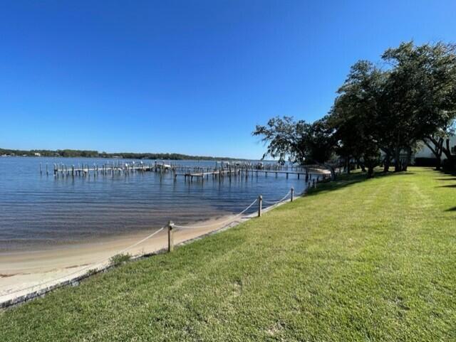 HIDDEN BAY VILLAGE - Residential