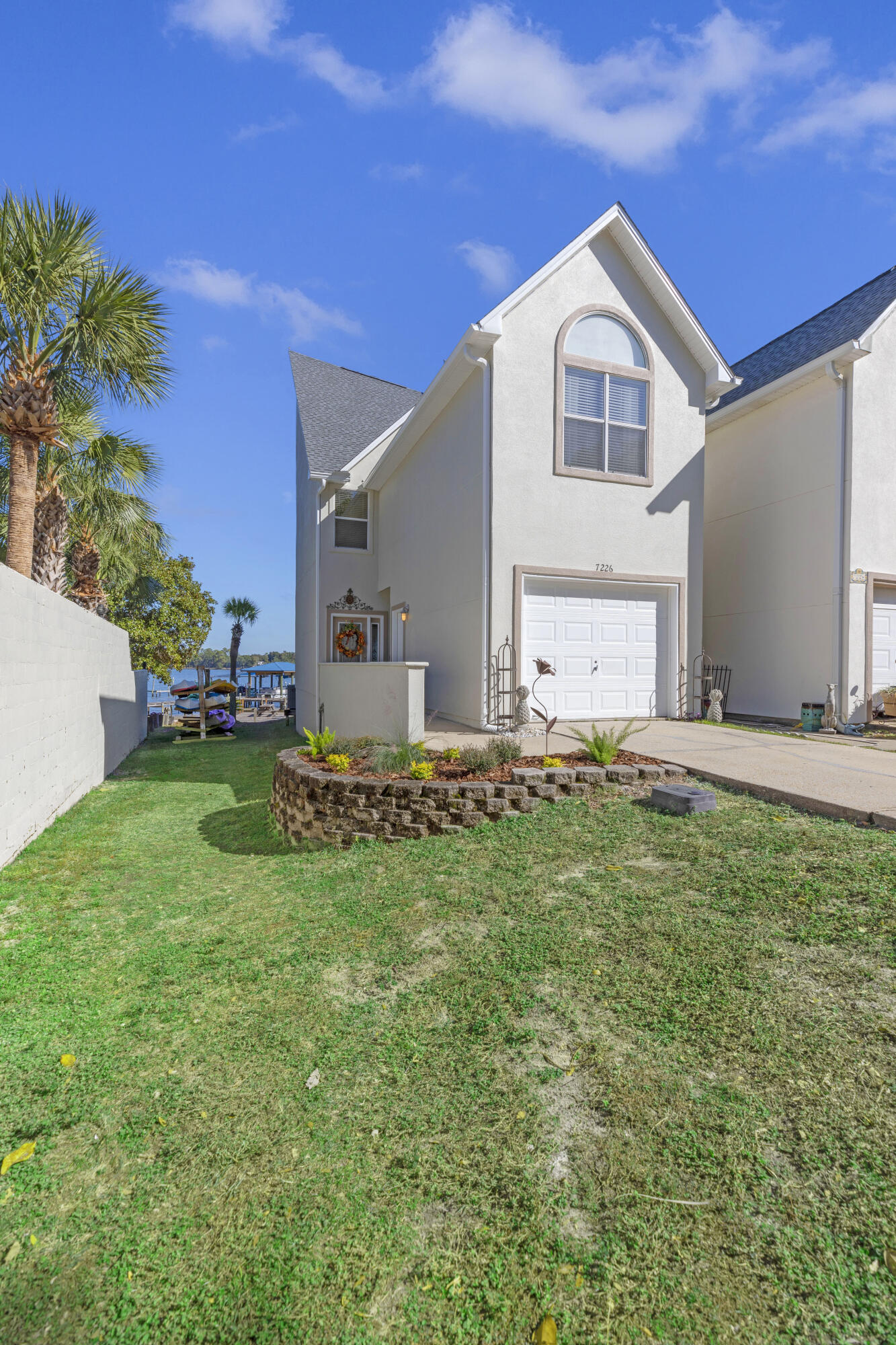 HIDDEN BAY VILLAGE - Residential