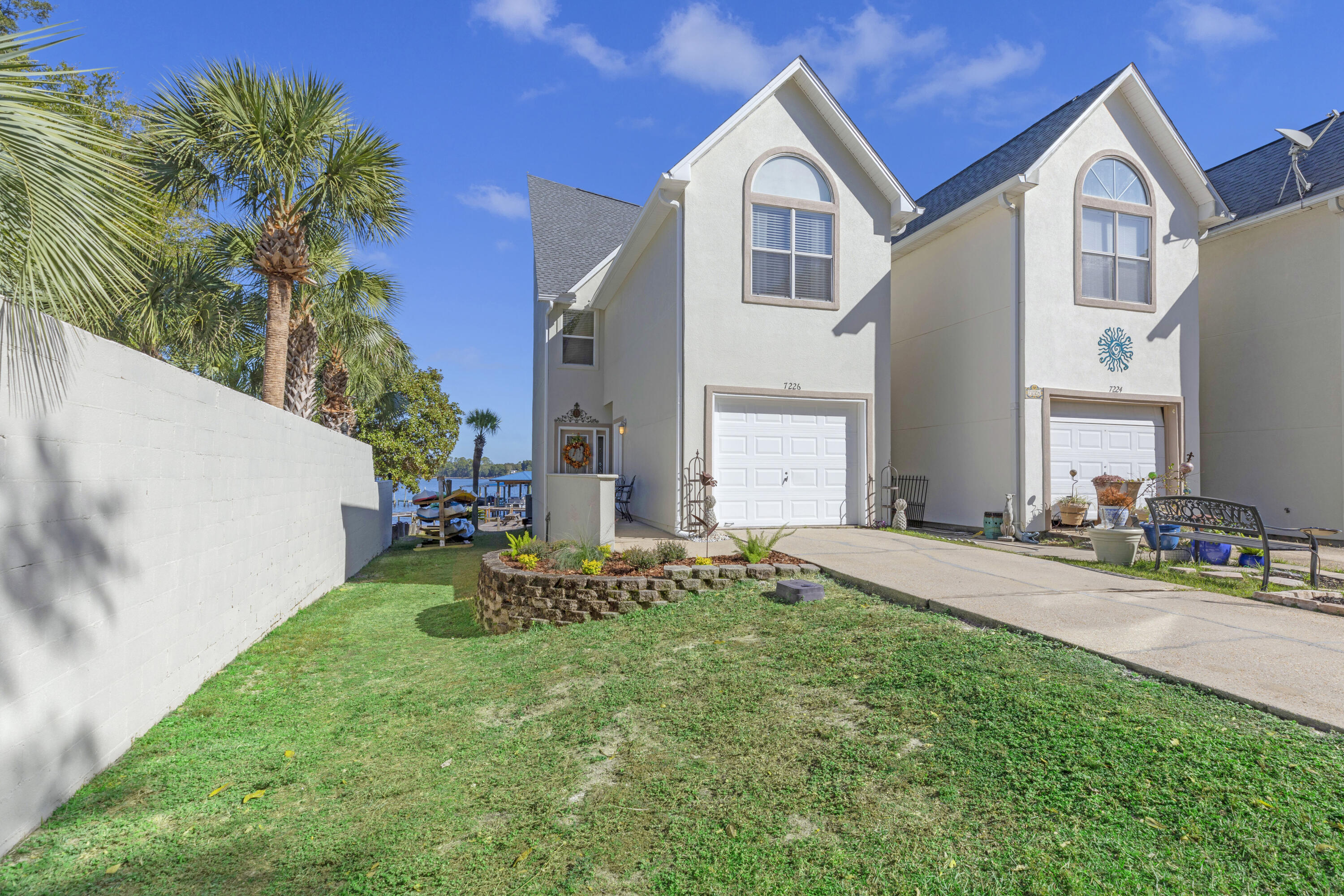 HIDDEN BAY VILLAGE - Residential