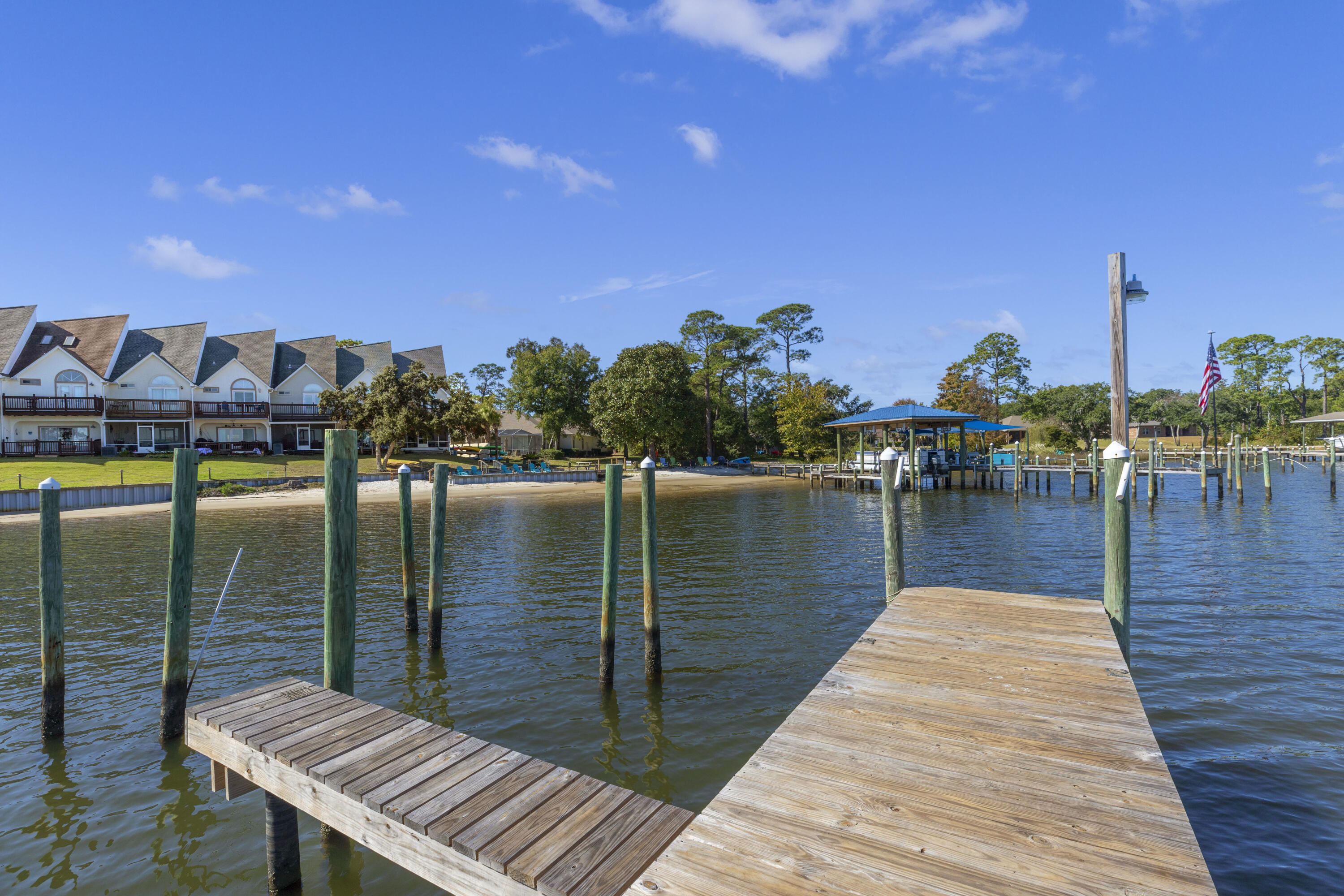 HIDDEN BAY VILLAGE - Residential