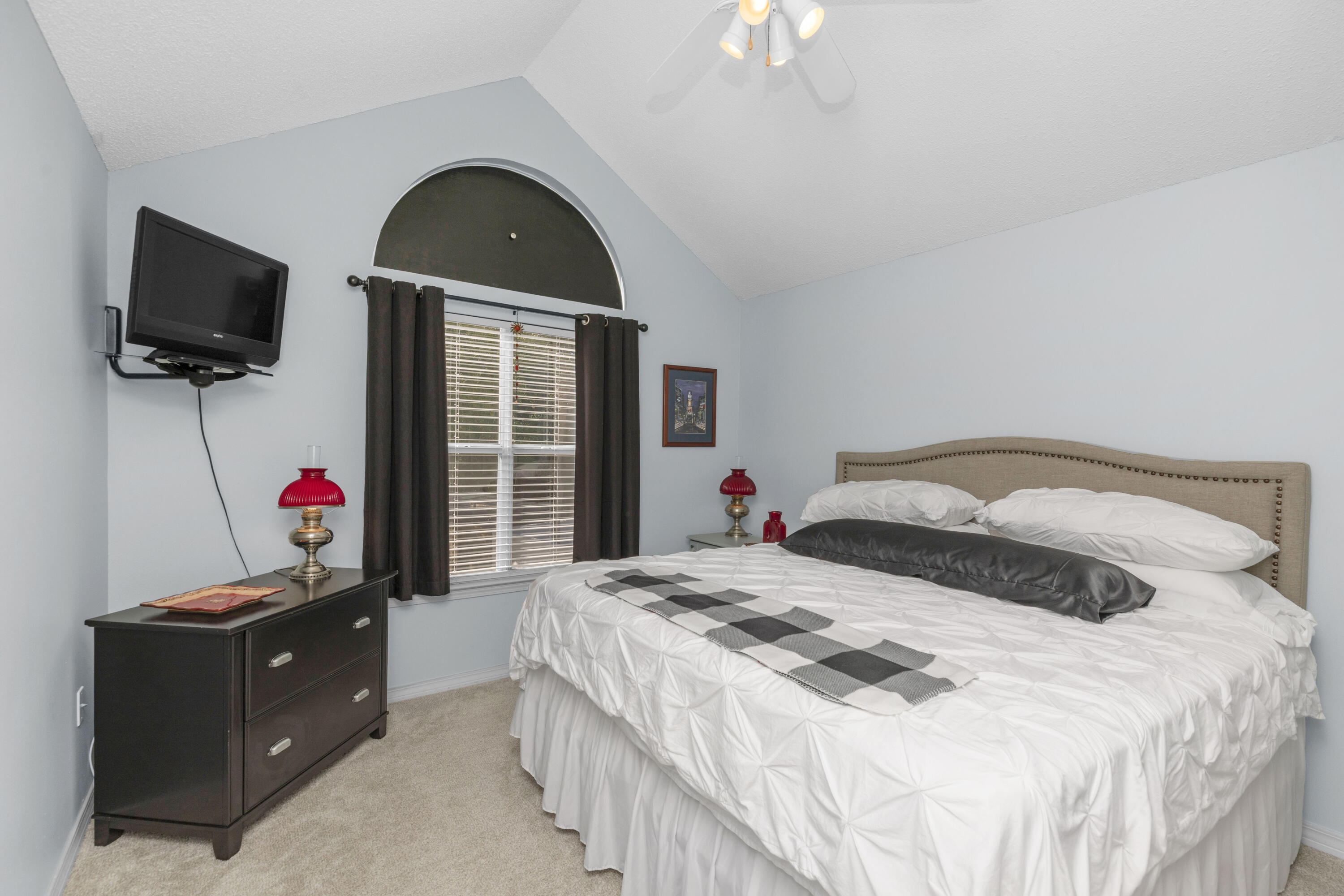 HIDDEN BAY VILLAGE - Residential