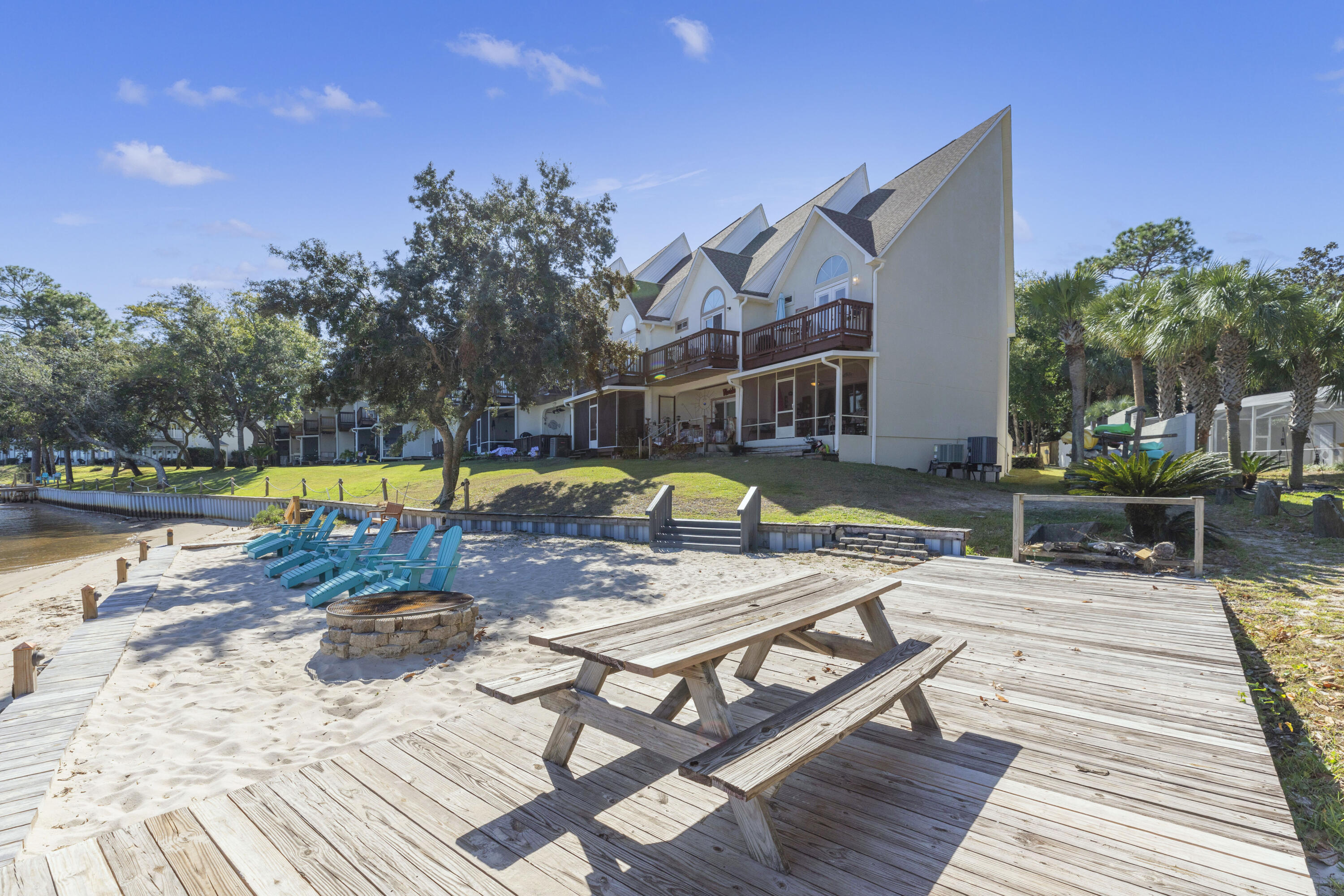 HIDDEN BAY VILLAGE - Residential