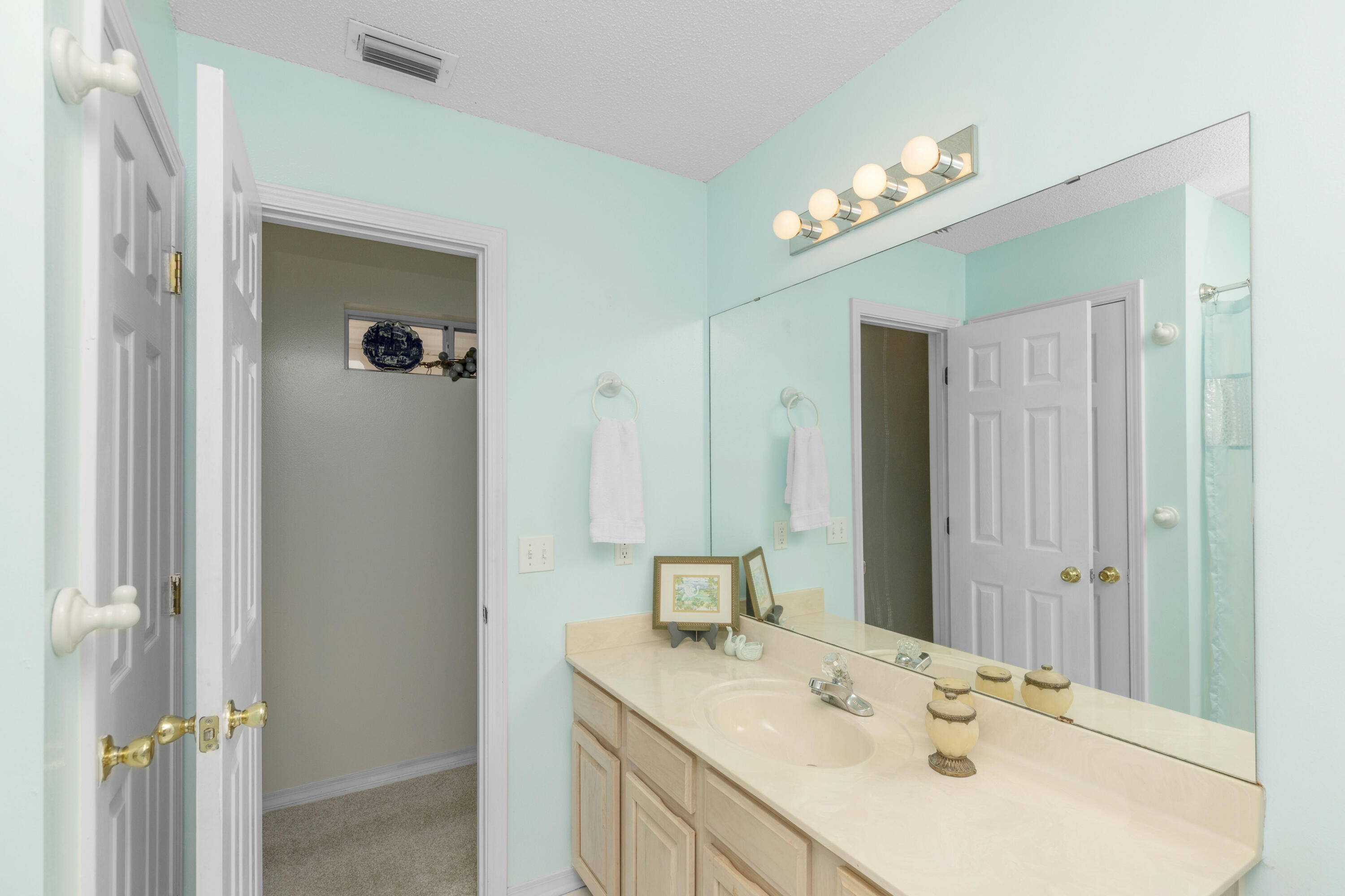 HIDDEN BAY VILLAGE - Residential